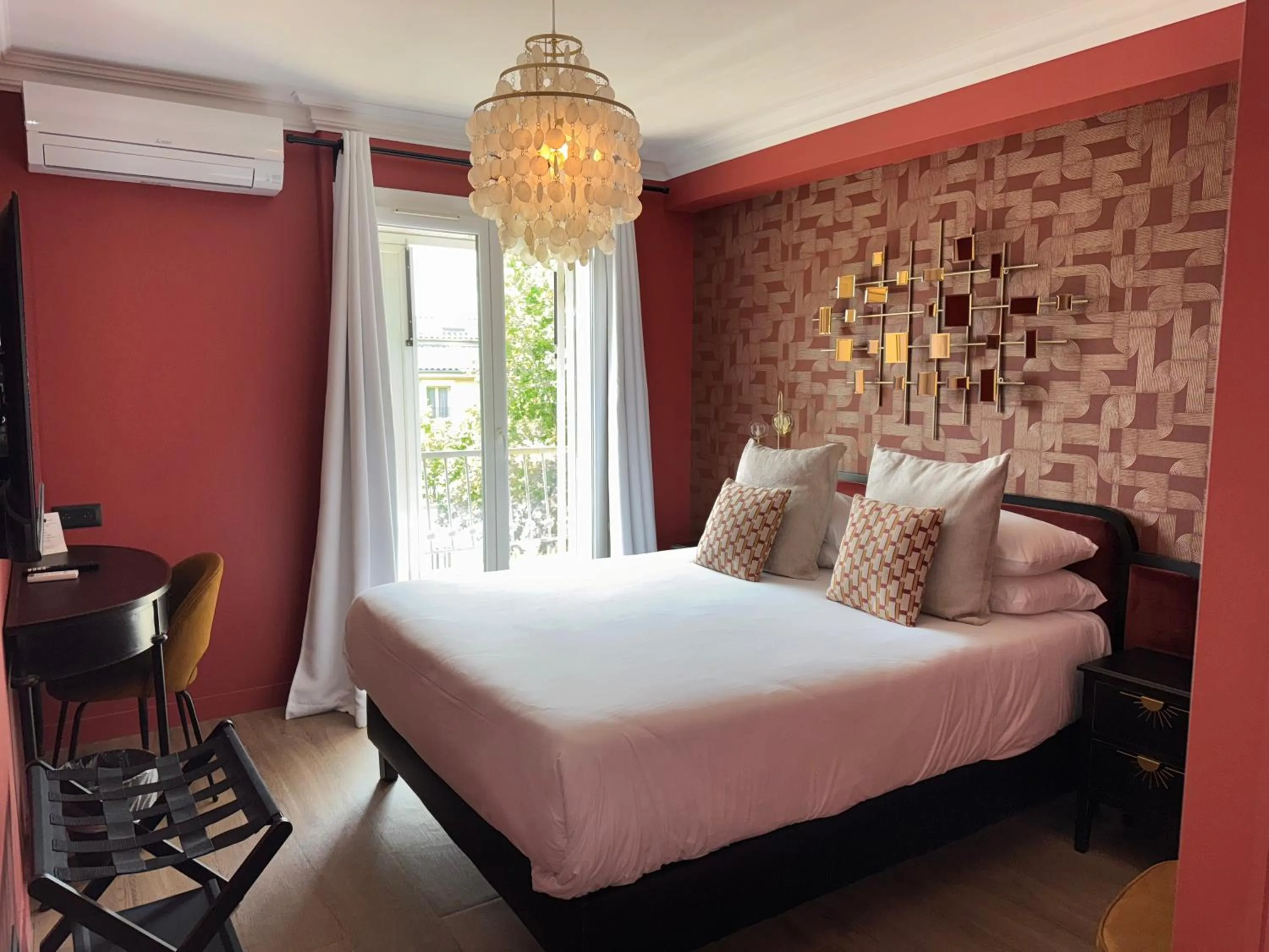 Bedroom, Bed in La Caravelle