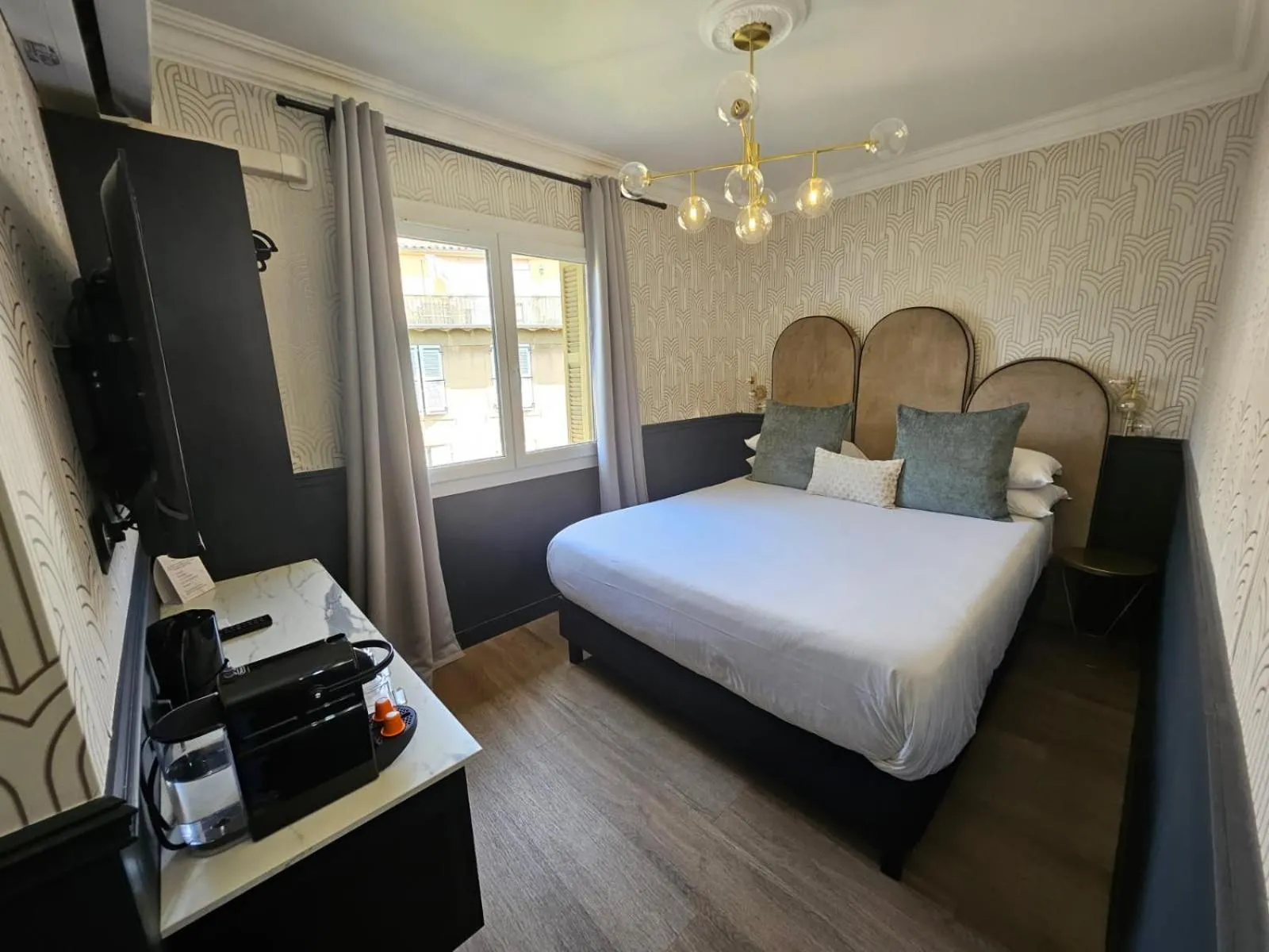 Bedroom, Bed in La Caravelle