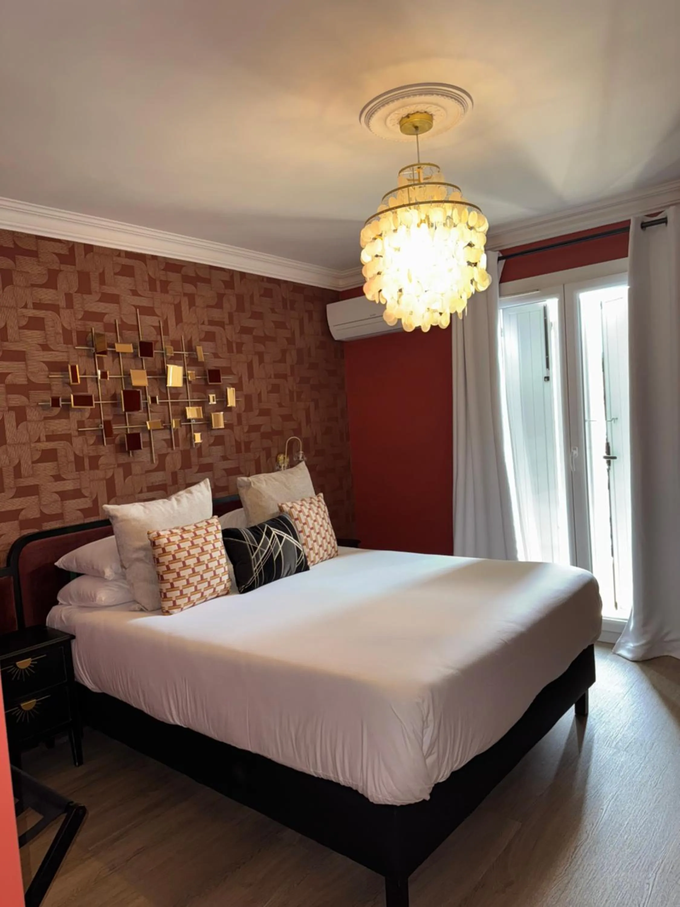 Bedroom, Bed in La Caravelle