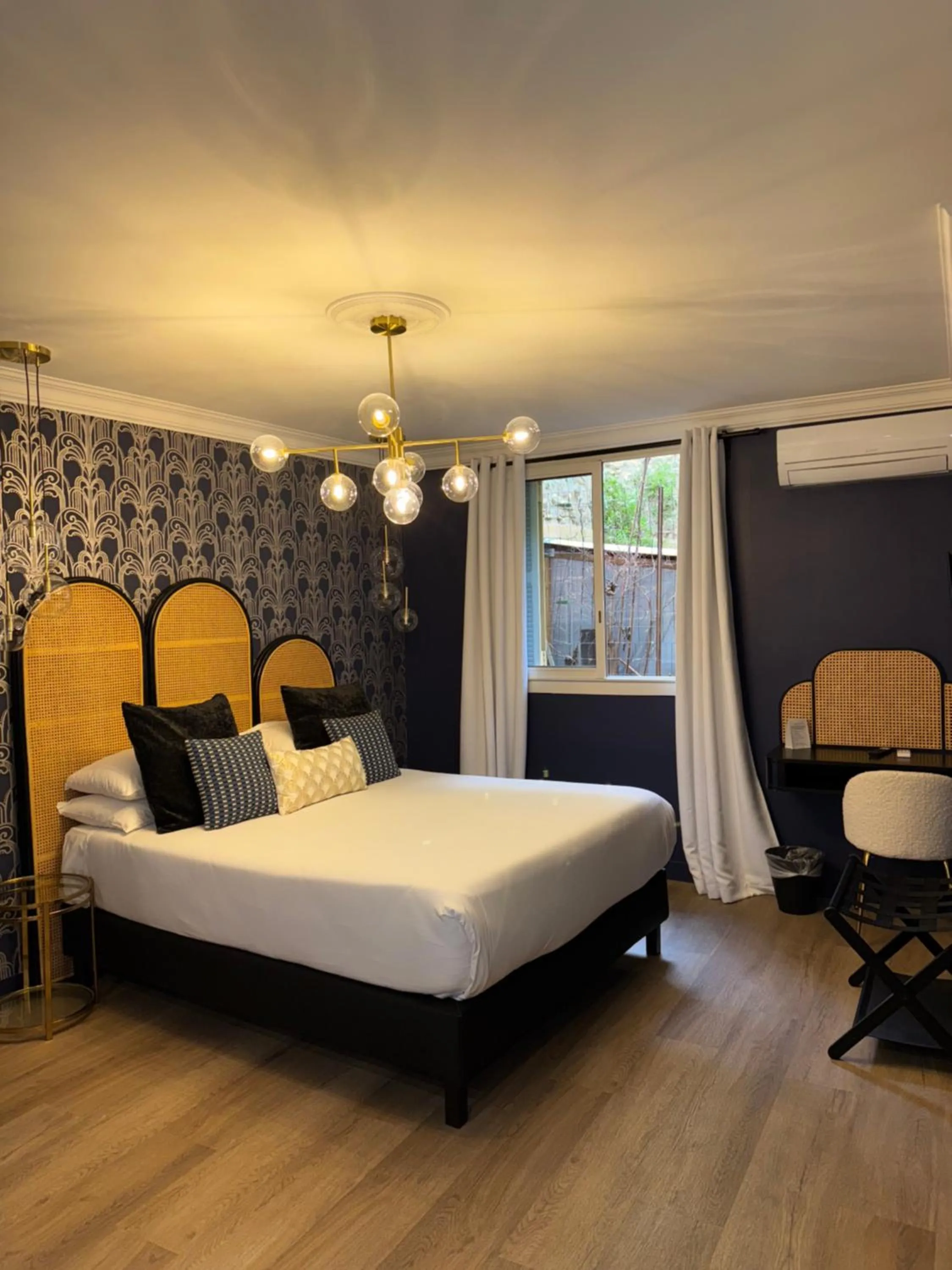 Bedroom, Bed in La Caravelle