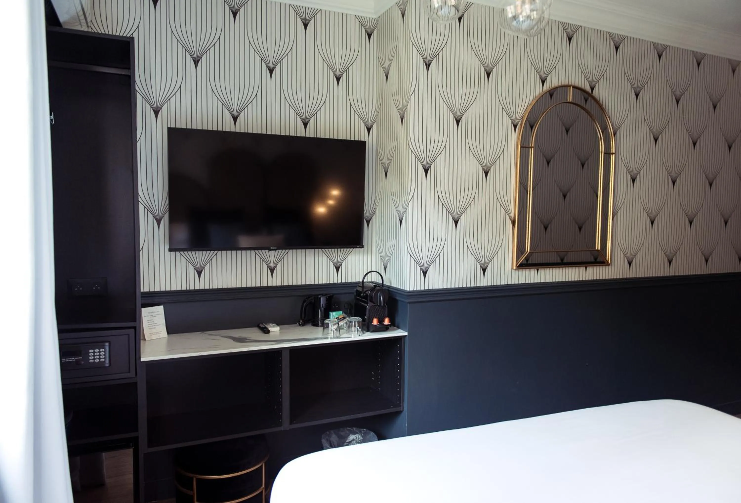 Bedroom, Bed in La Caravelle