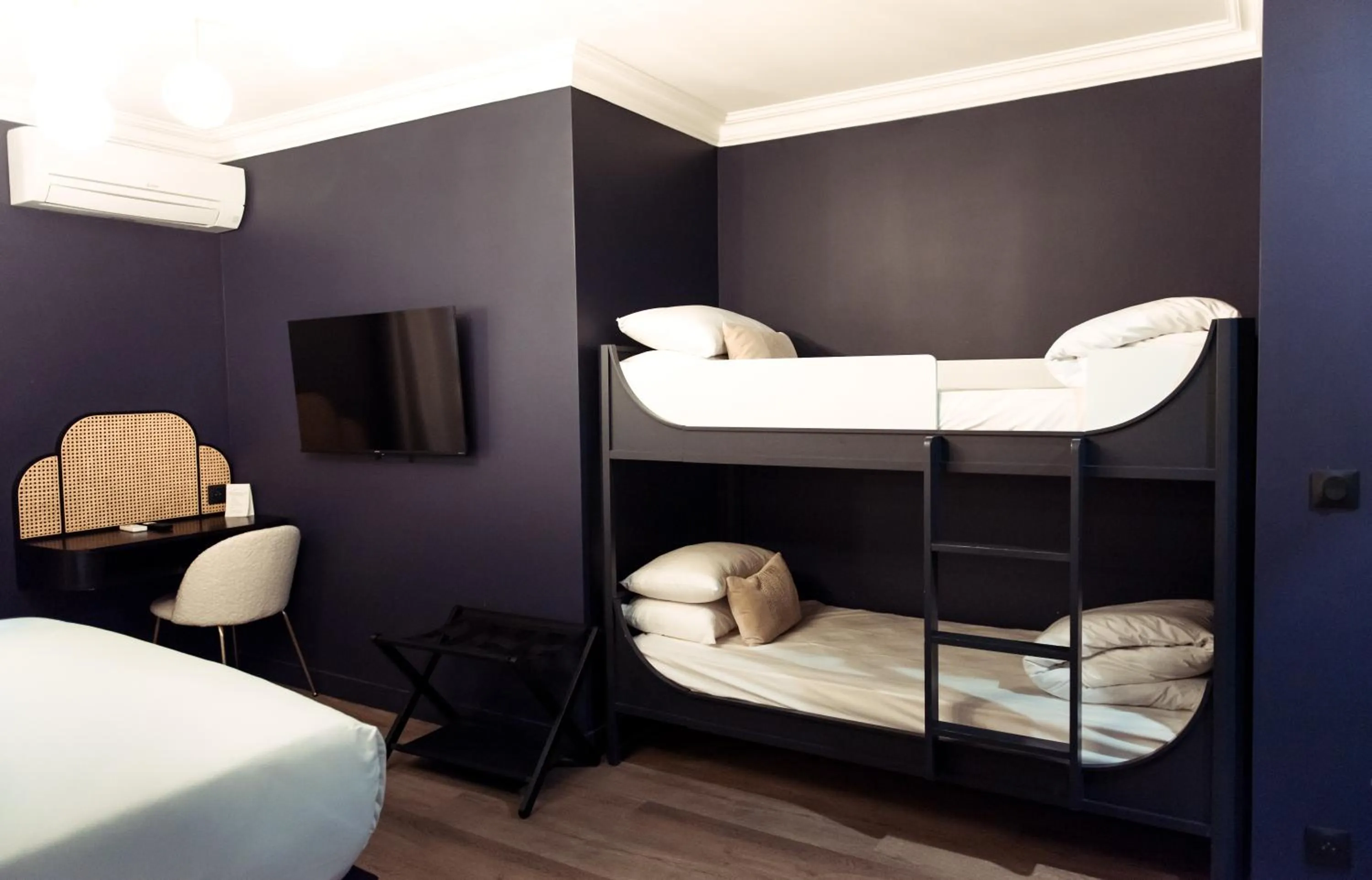 bunk bed, Bed in La Caravelle