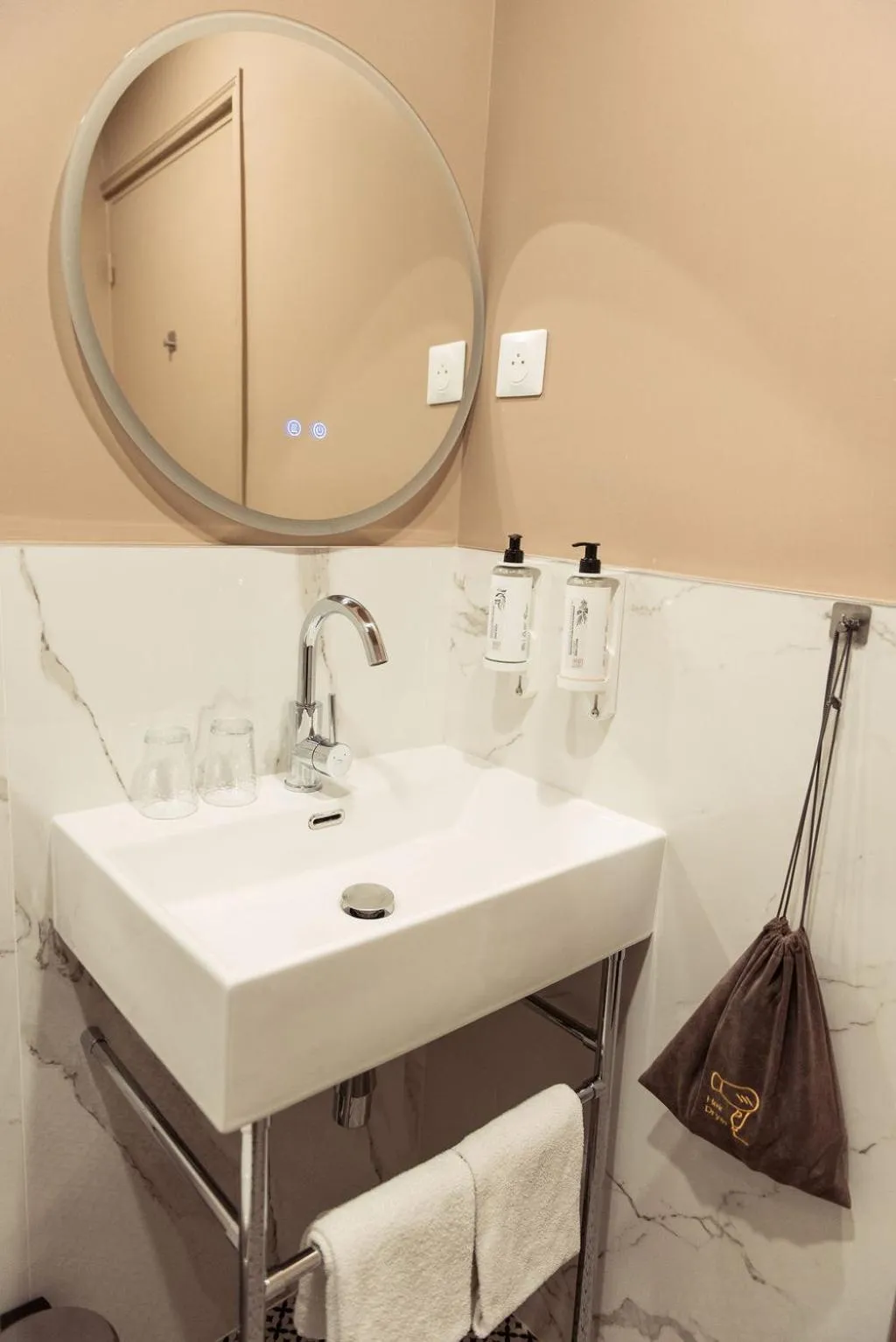 Bathroom in La Caravelle