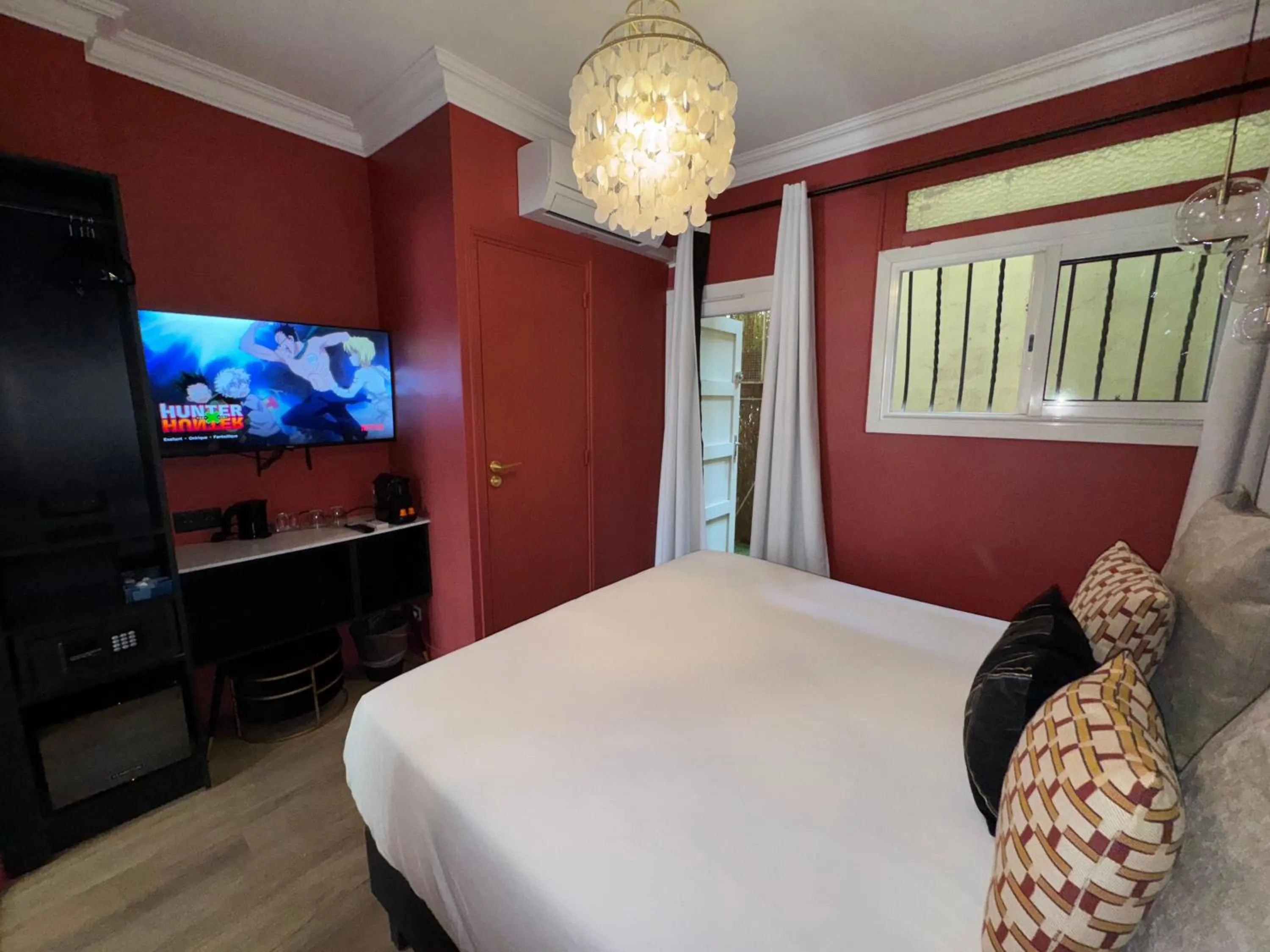 Bedroom, Bed in La Caravelle