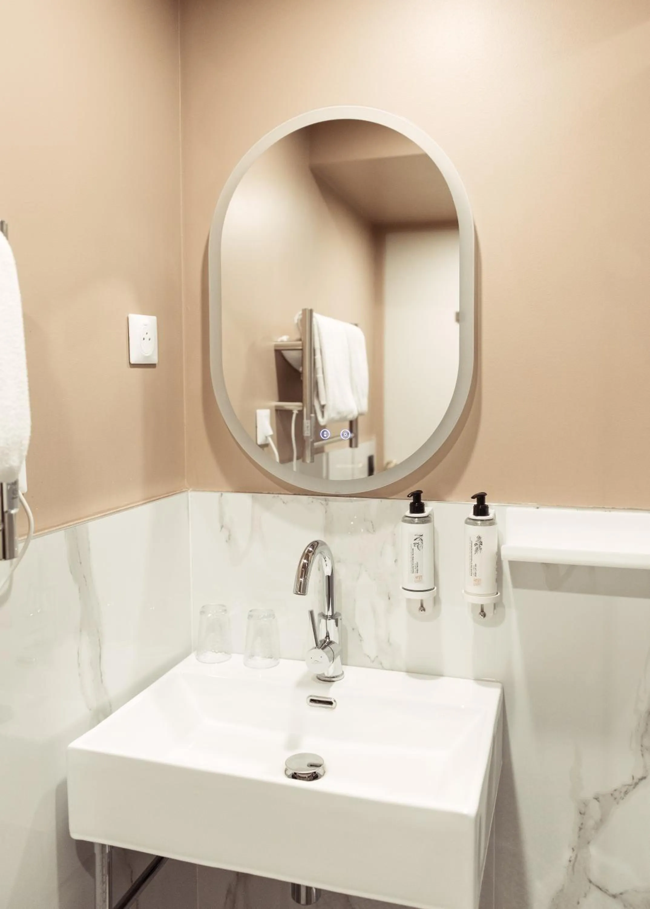 Bathroom in La Caravelle