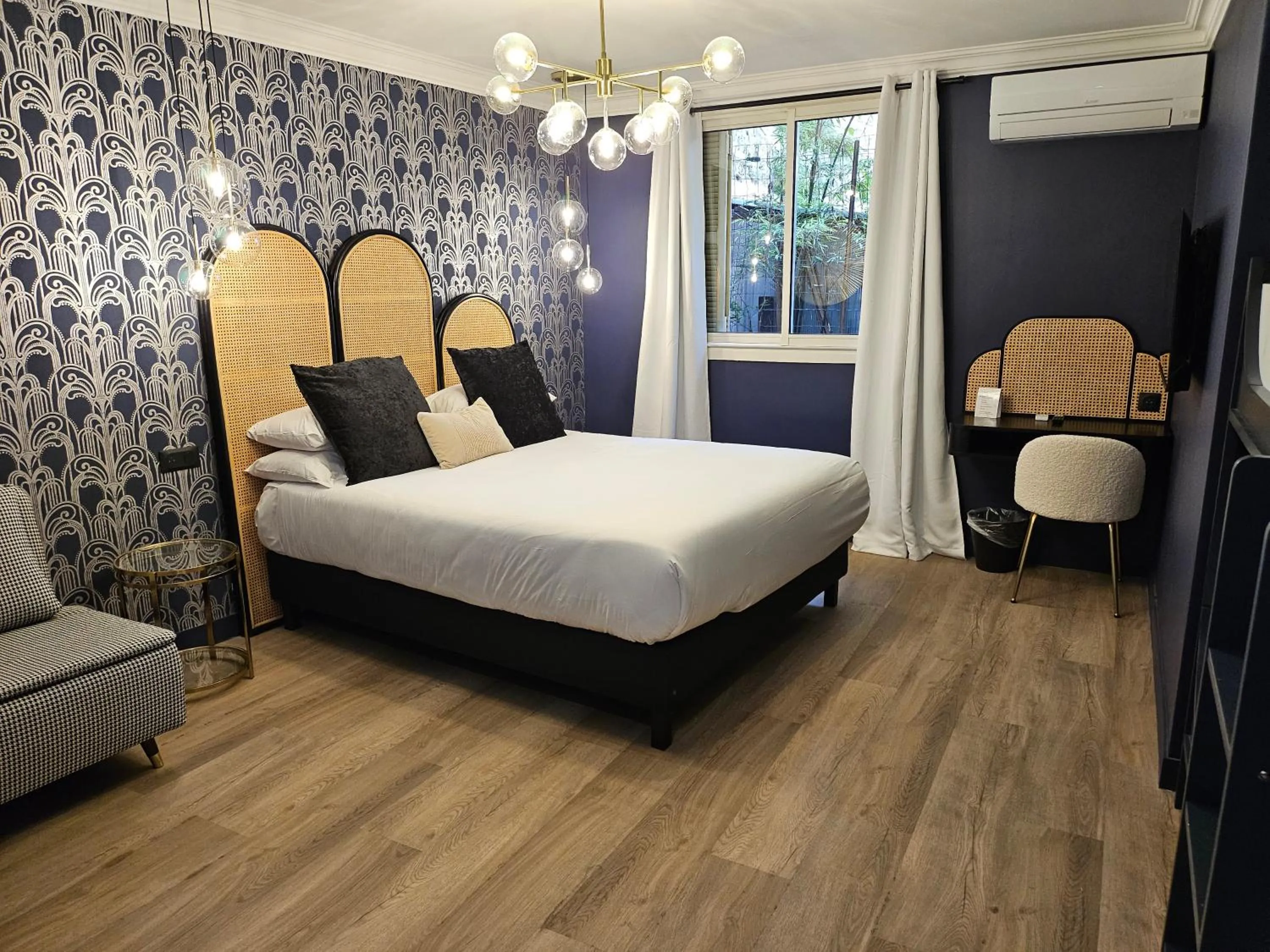 Bedroom, Bed in La Caravelle