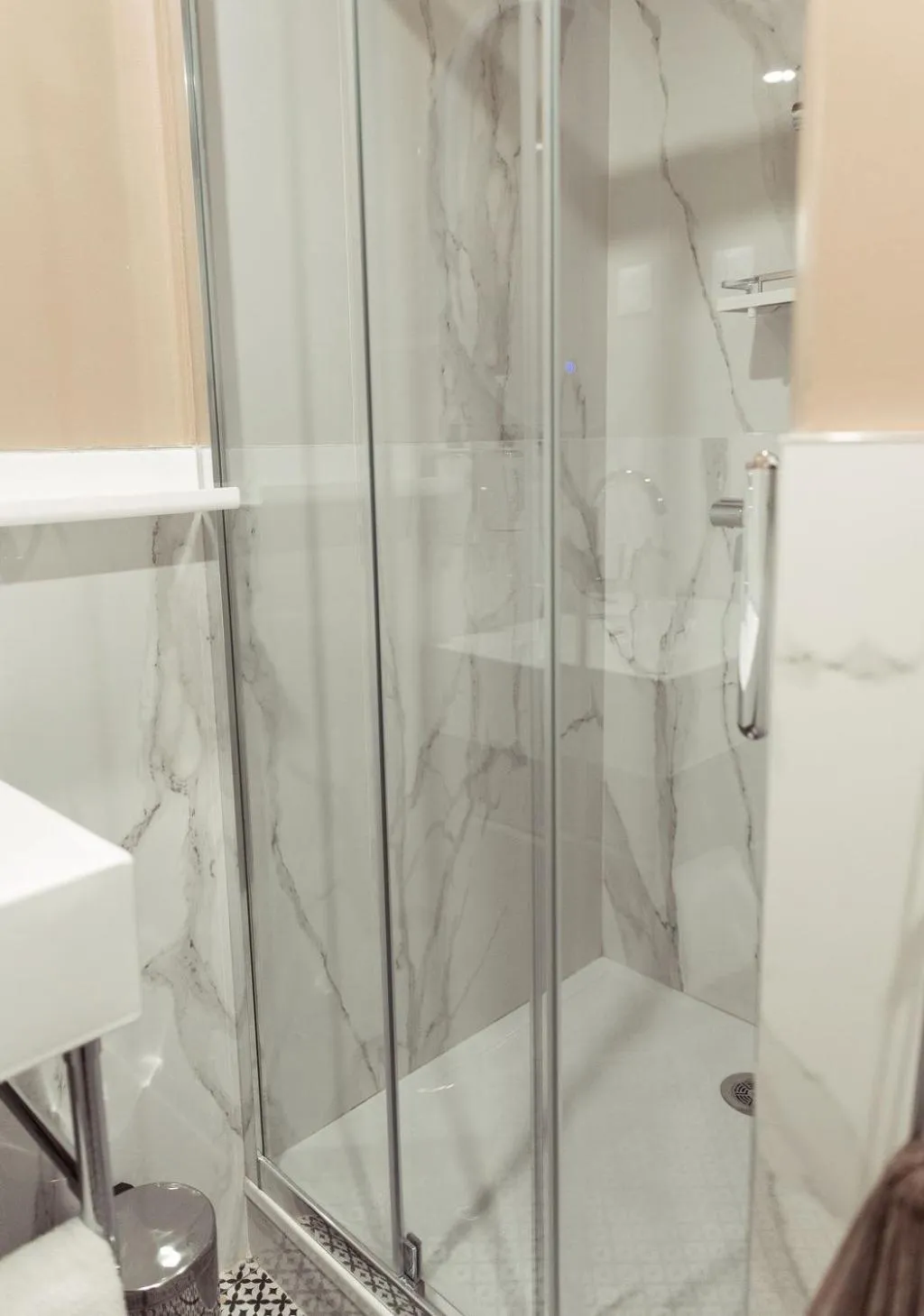 Bathroom in La Caravelle