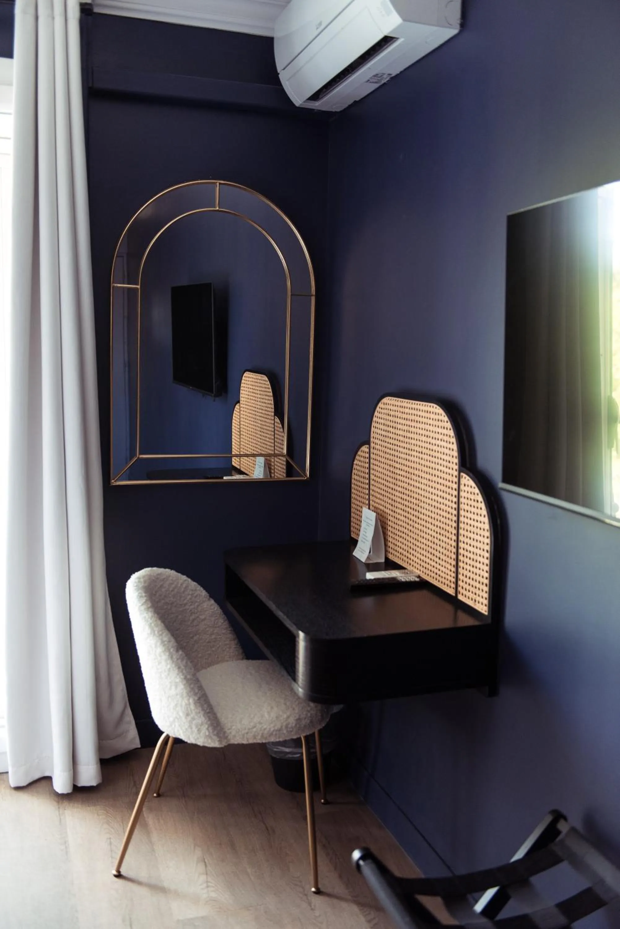 Seating area in La Caravelle