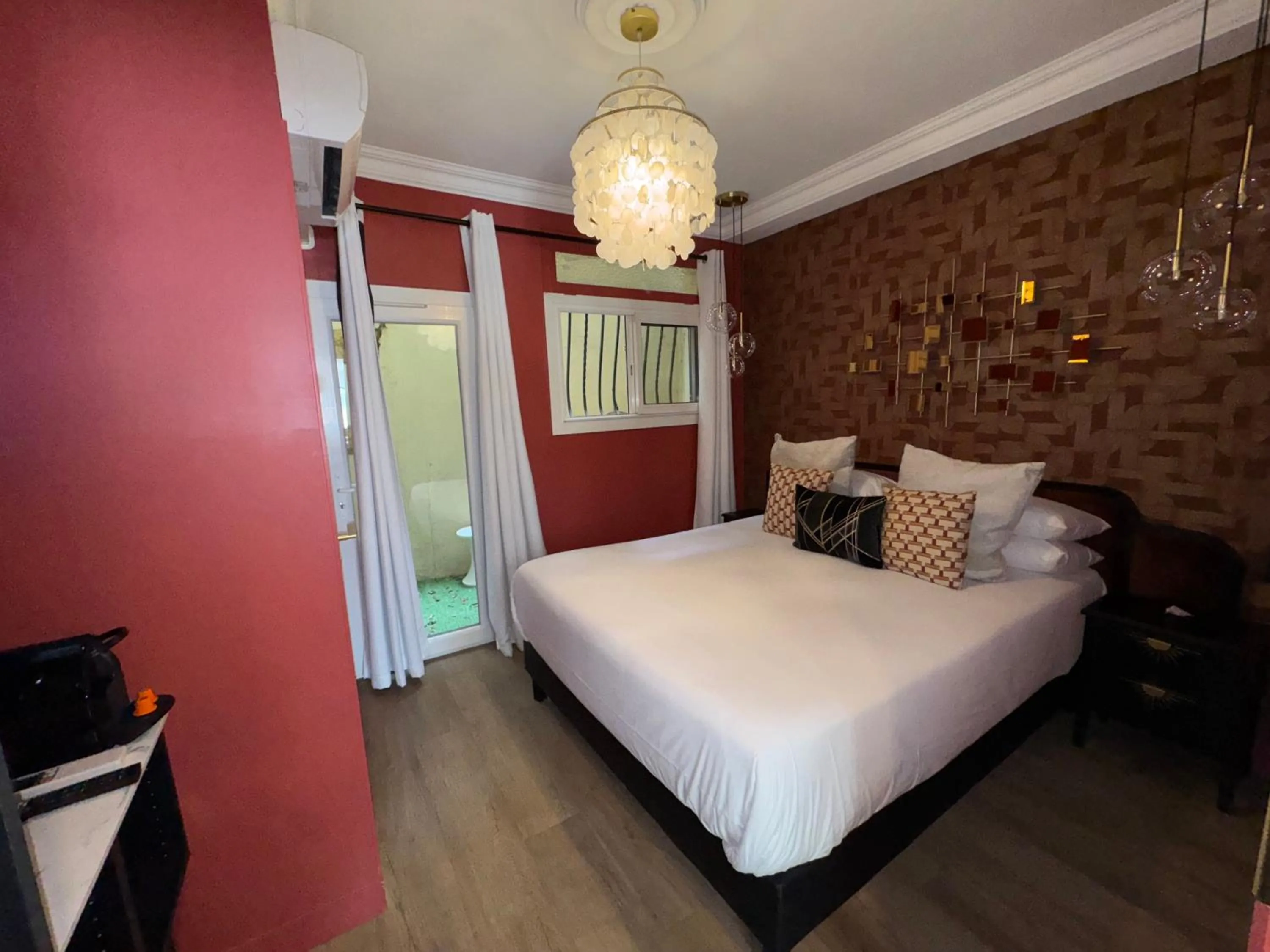 Bedroom, Bed in La Caravelle