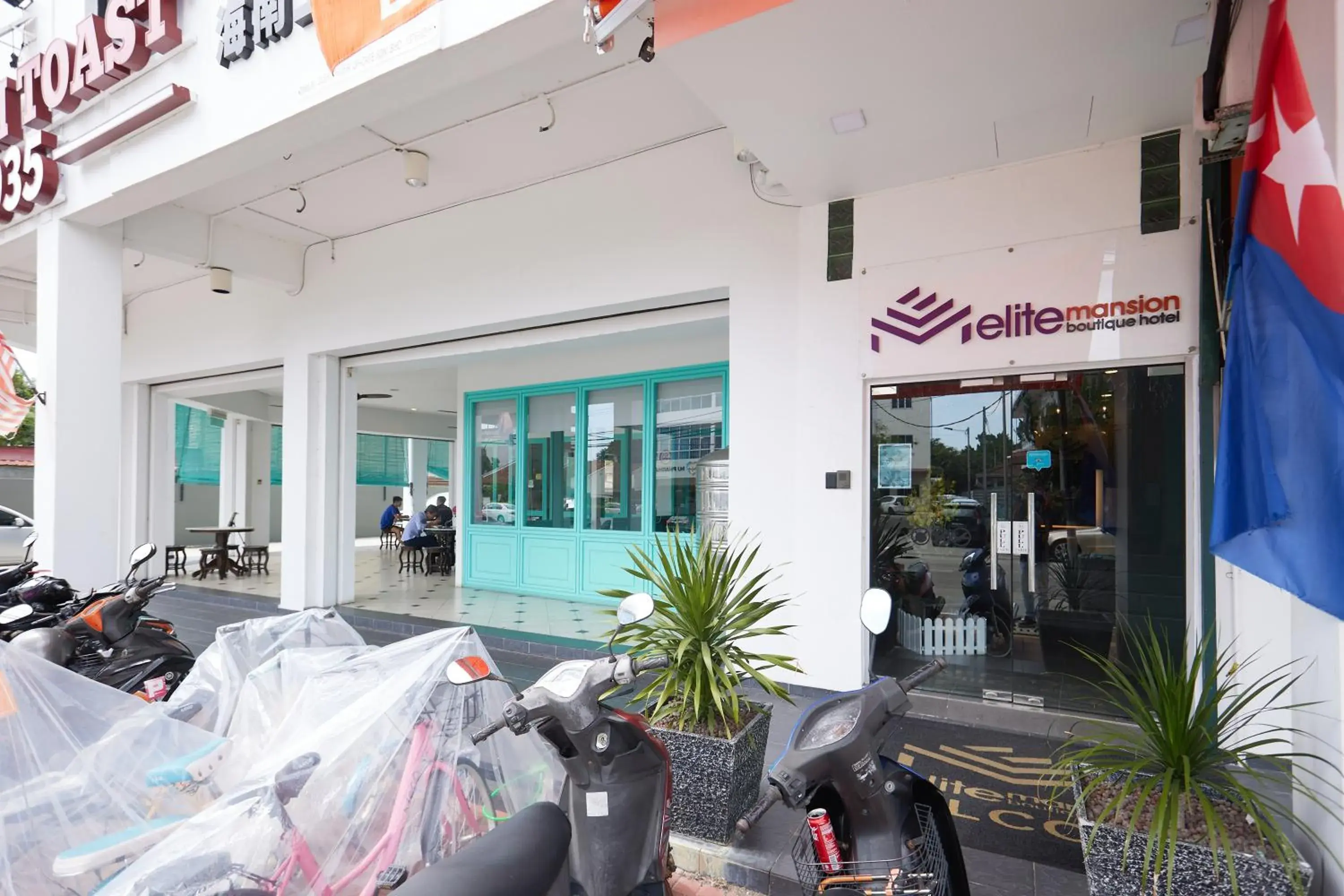 Property building in Elite Hotel Muar Property building in Elite Hotel Muar