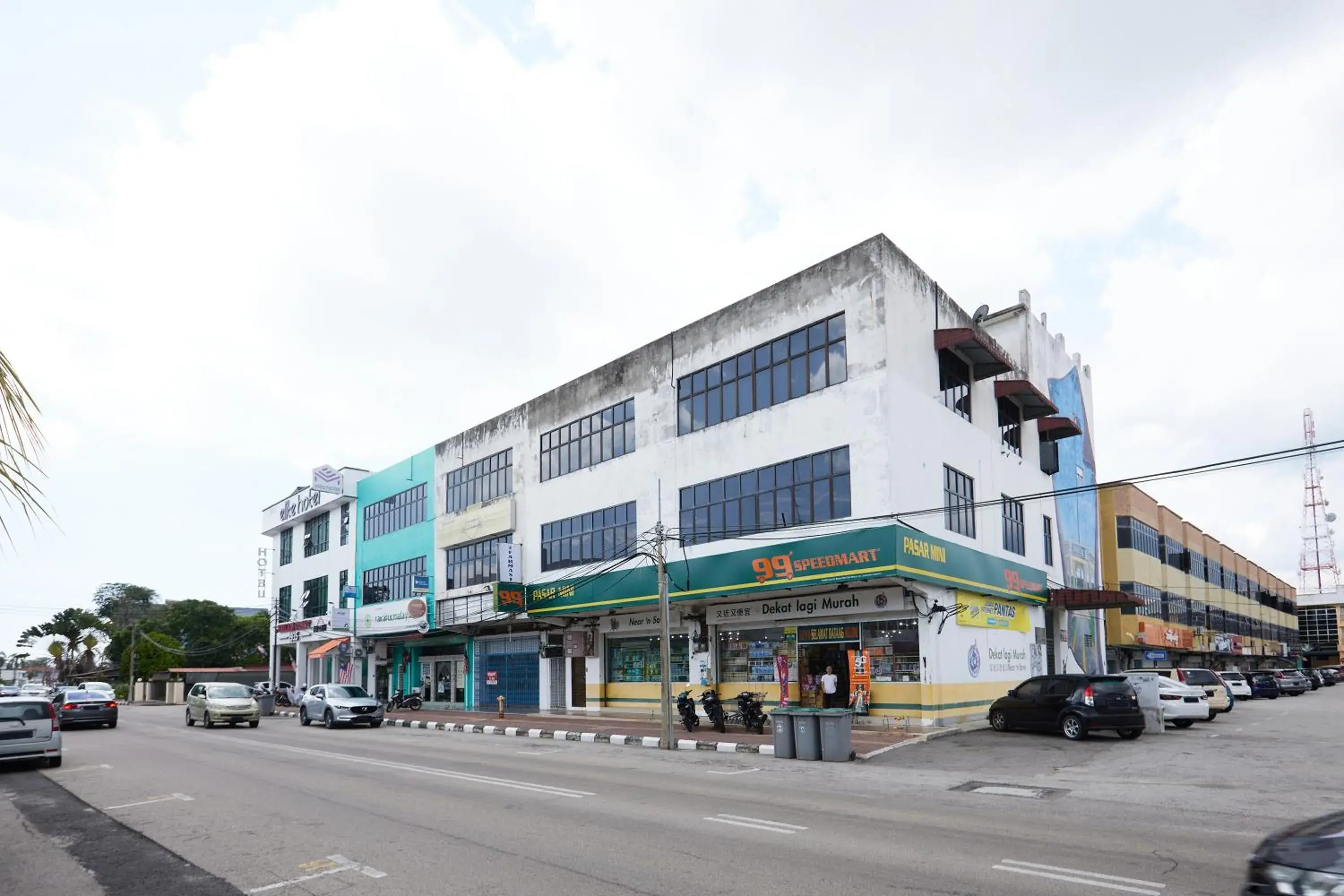 Property building in Elite Hotel Muar Property building in Elite Hotel Muar