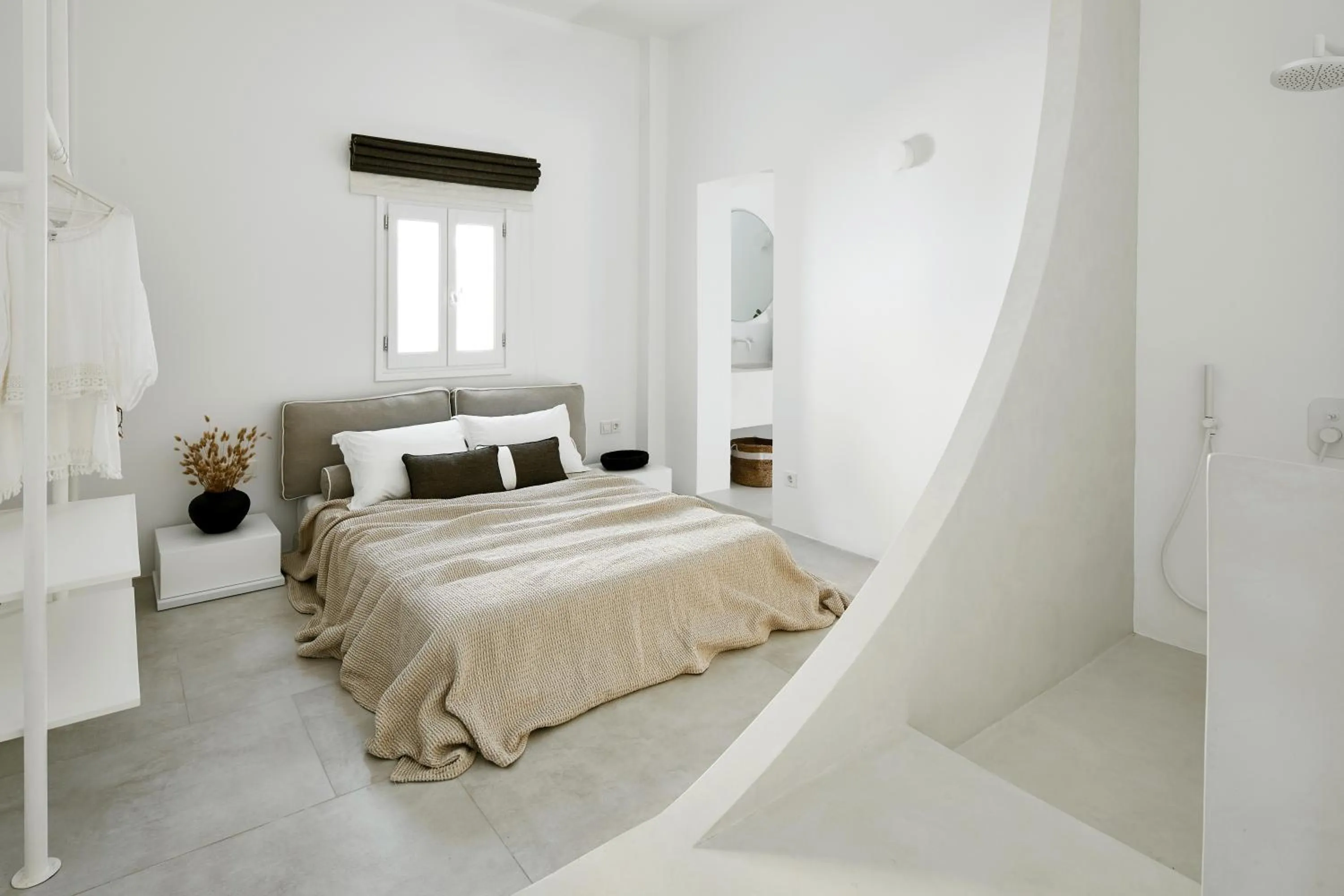 Bed in Le Blanc Nest Santorini - Family / Couples Luxury House