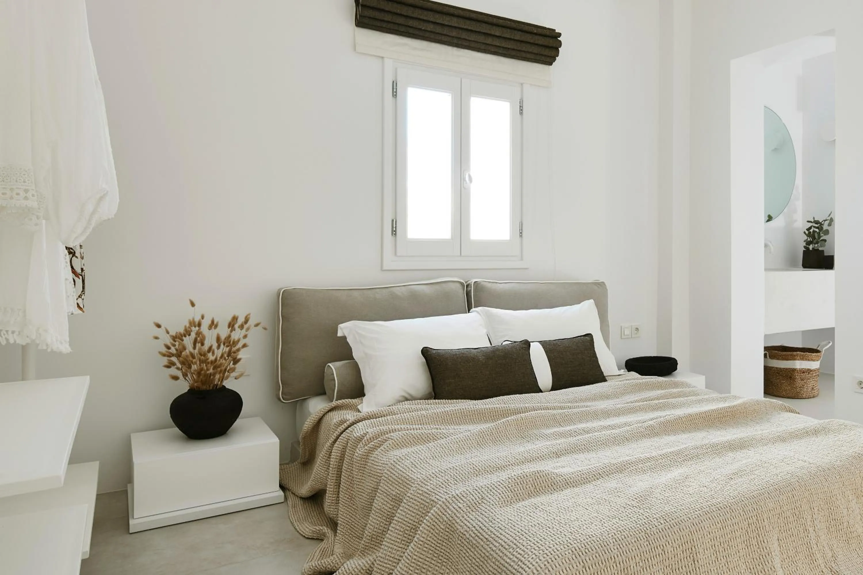 Bed in Le Blanc Nest Santorini - Family / Couples Luxury House