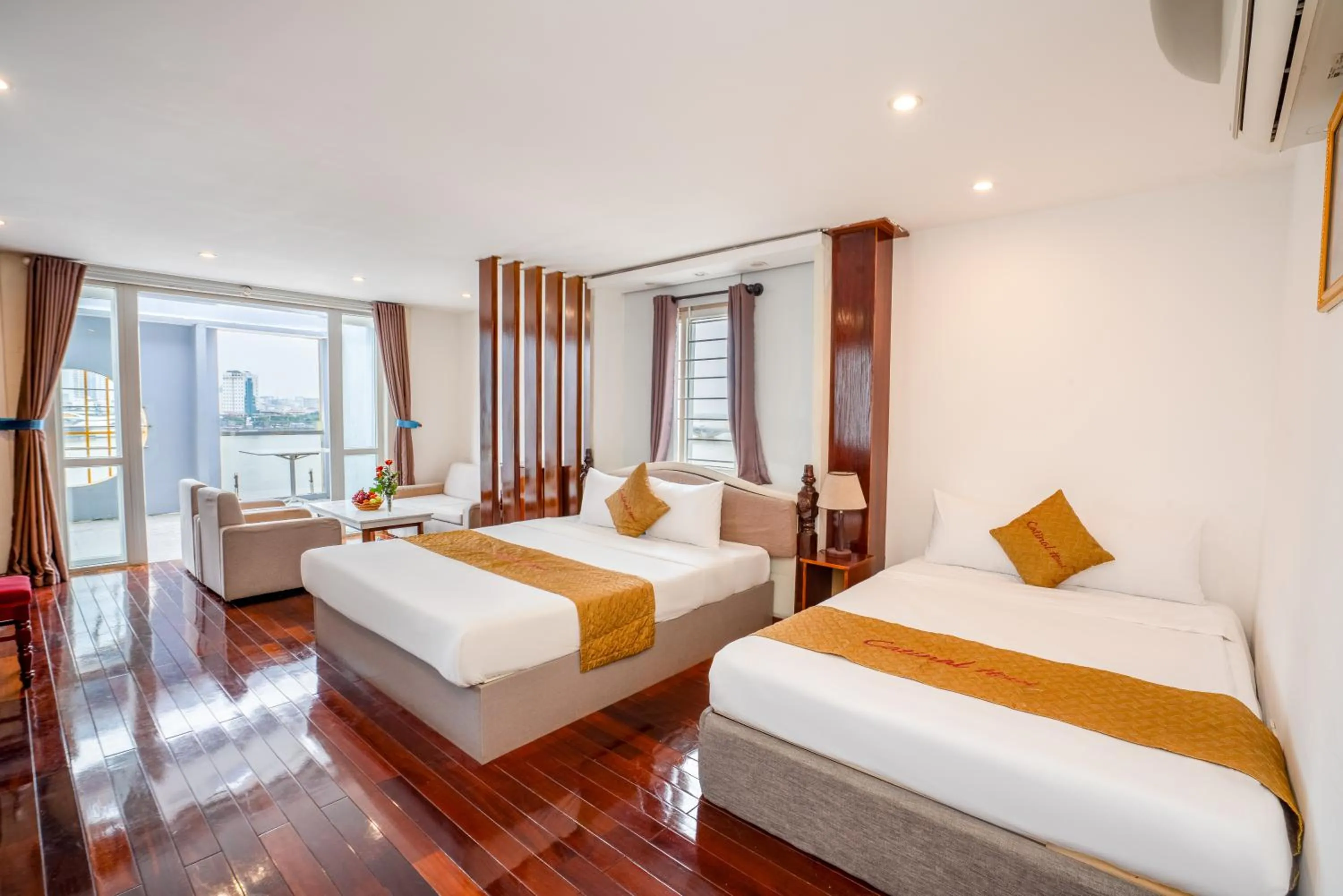 Photo of the whole room, Bed in Catinal Hotel