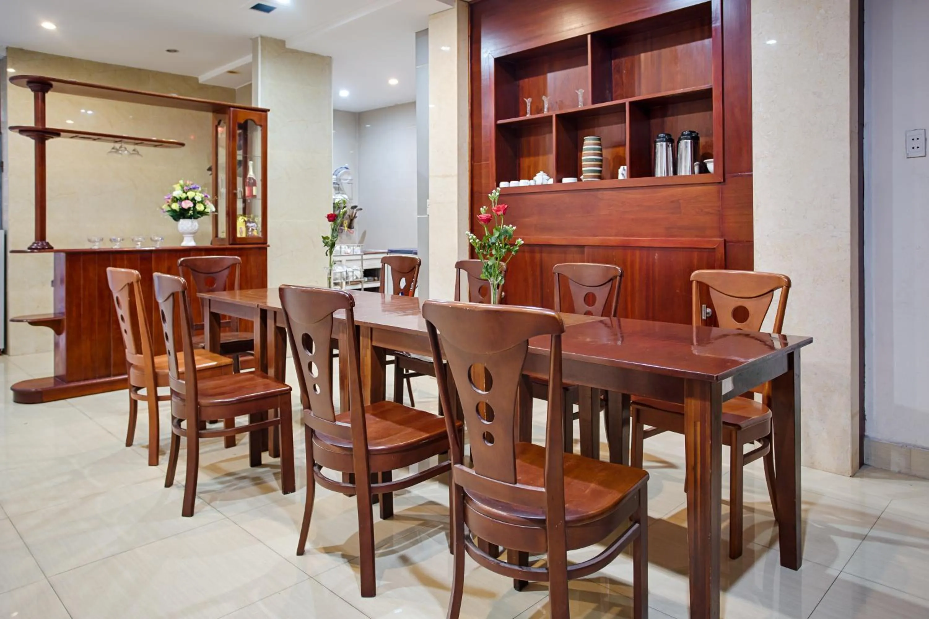 Restaurant/places to eat in Catinal Hotel