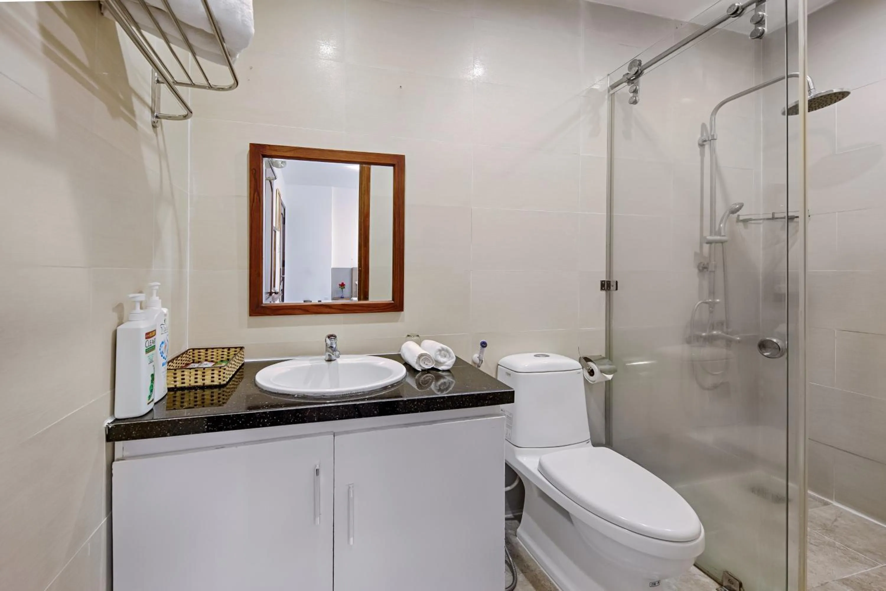 Shower in Catinal Hotel