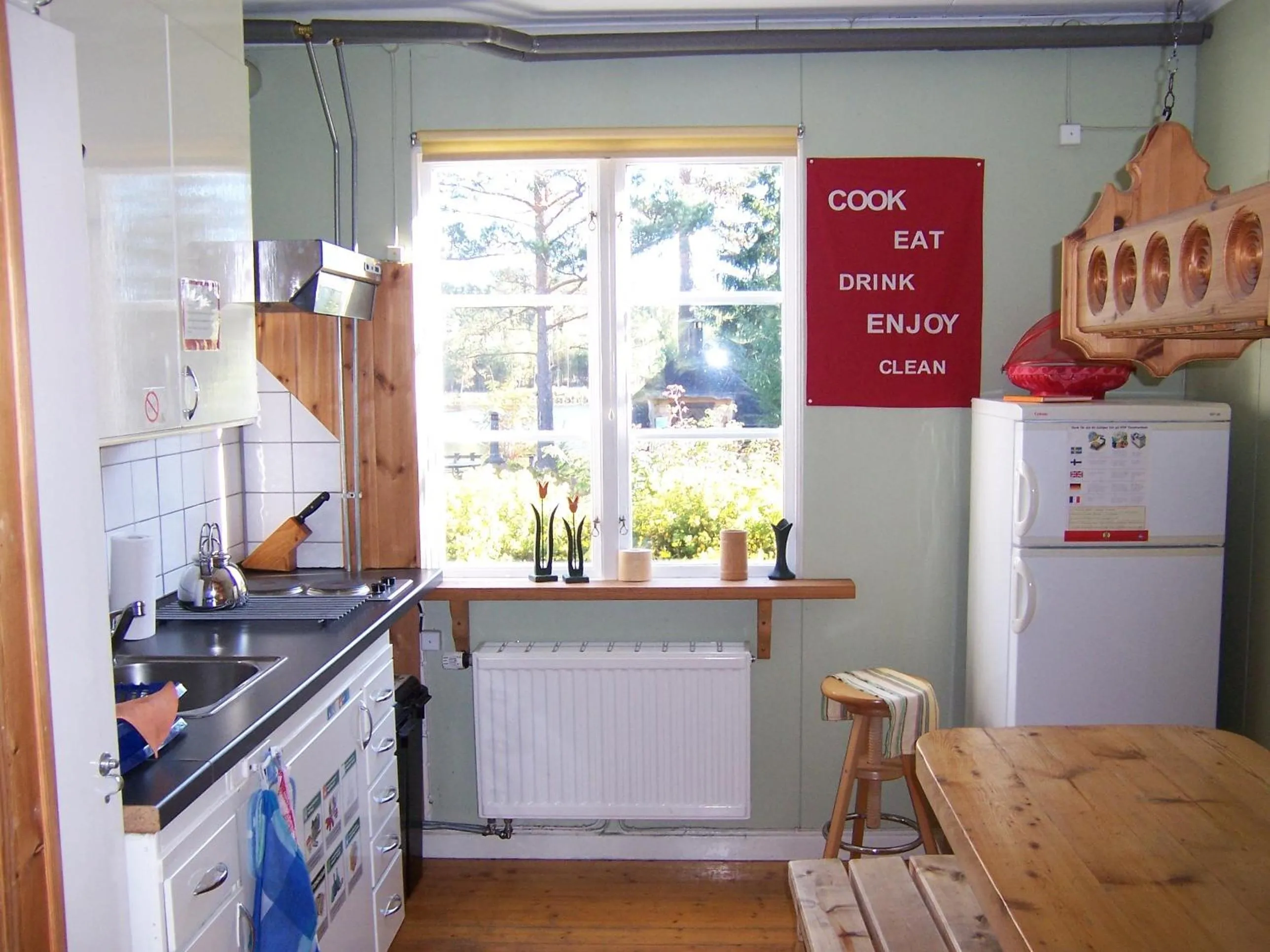 Communal kitchen in Nya Skogsgården Hostel