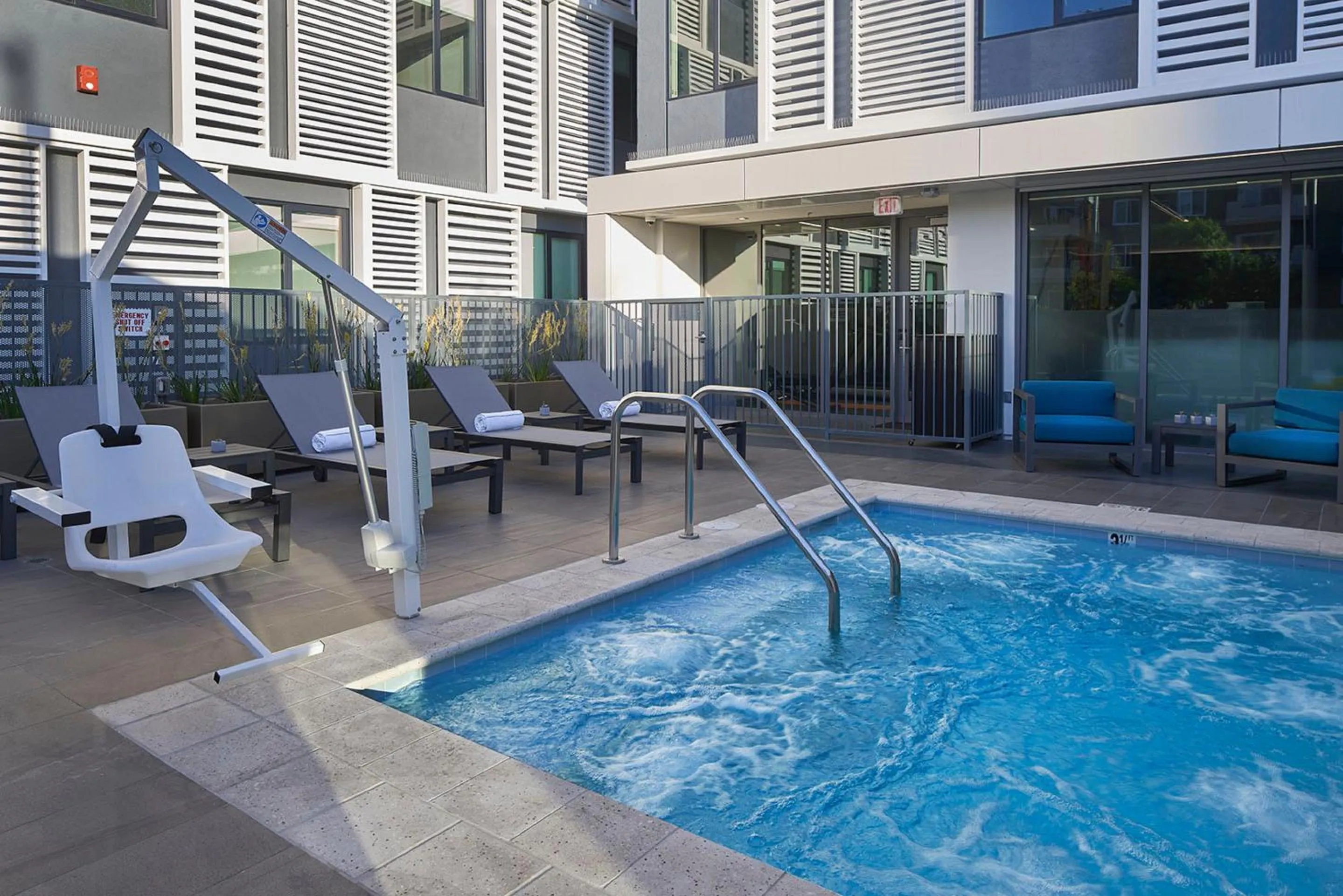 Hot Tub in Hotel Mariposa