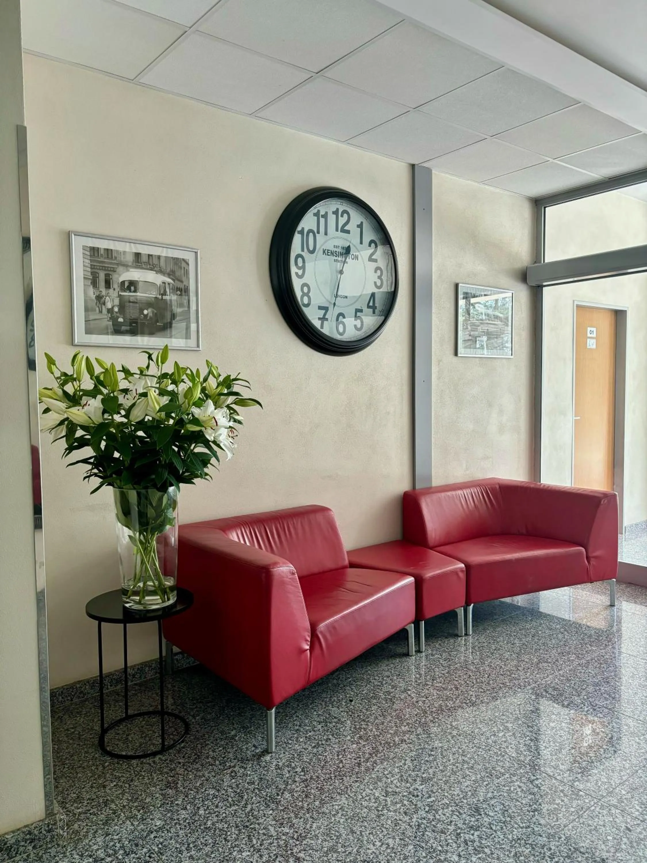 Lobby or reception in City Hotel B&B, reception 24 7, 800m od-from R1, free parking