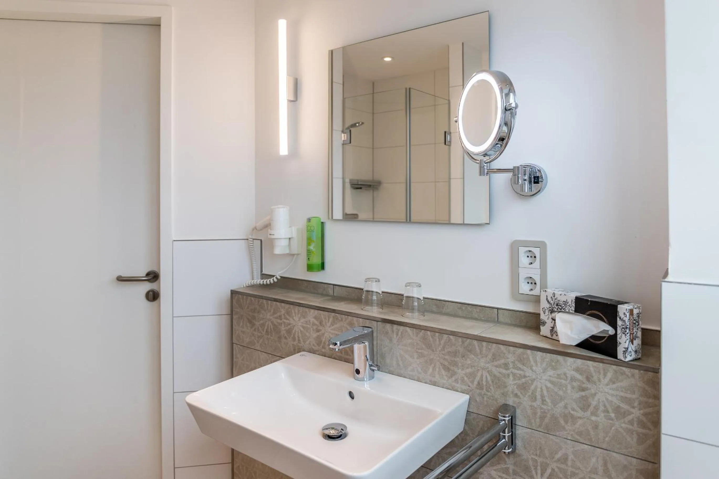 Bathroom in Mingers Hotel