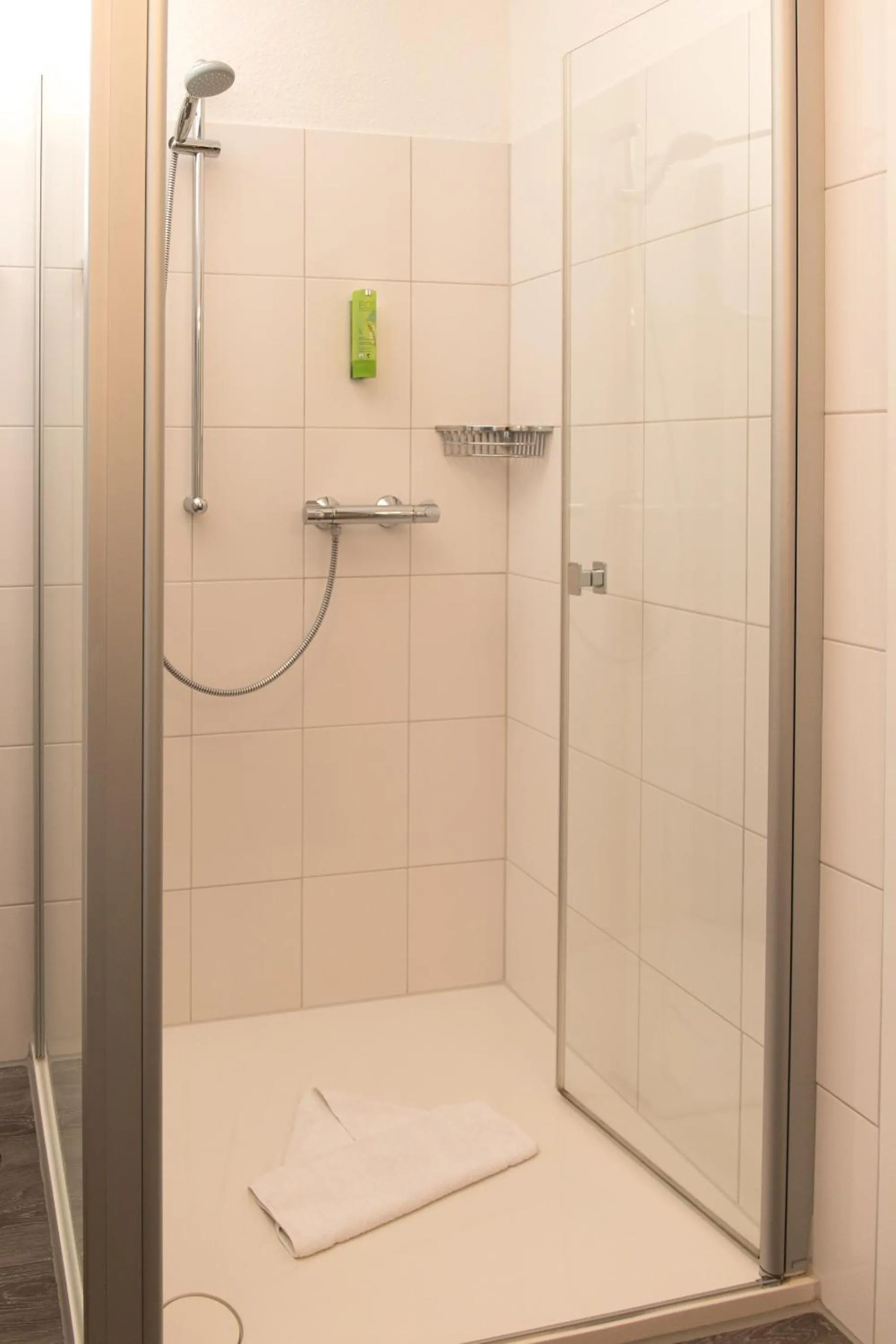 Bathroom in Mingers Hotel
