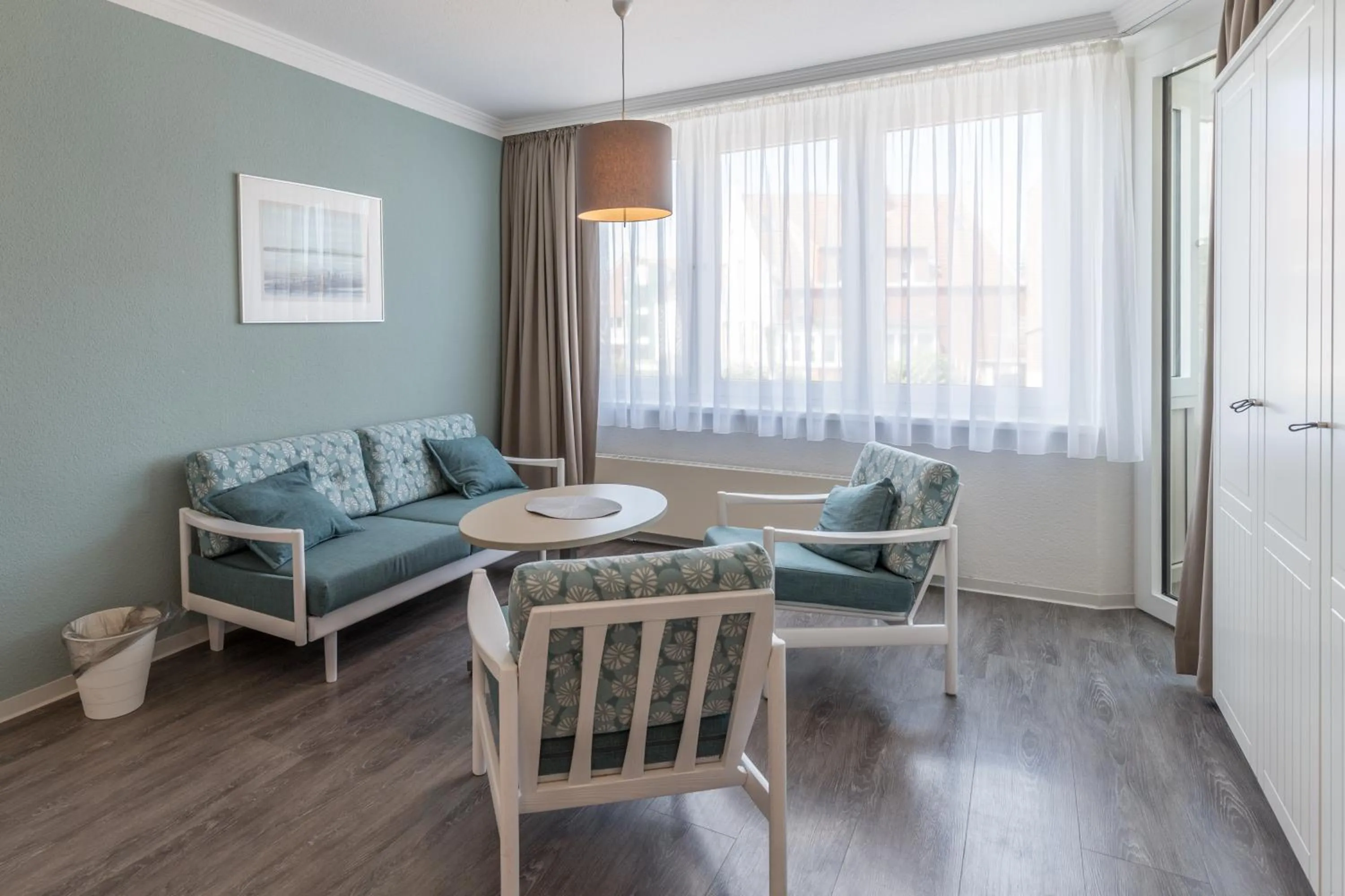 Seating area in Mingers Hotel