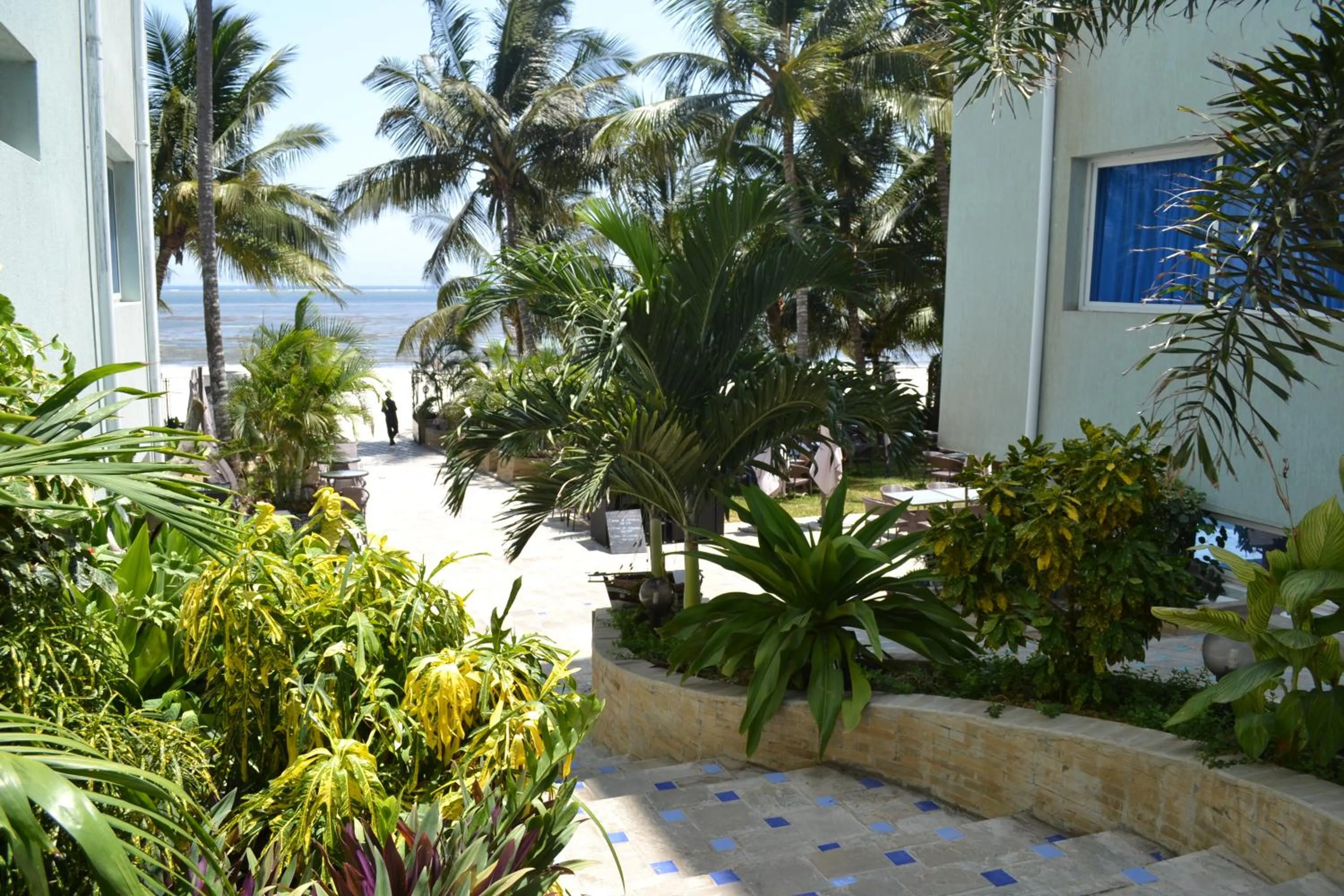 Garden in Cowrie Shell Beach Apartments Official