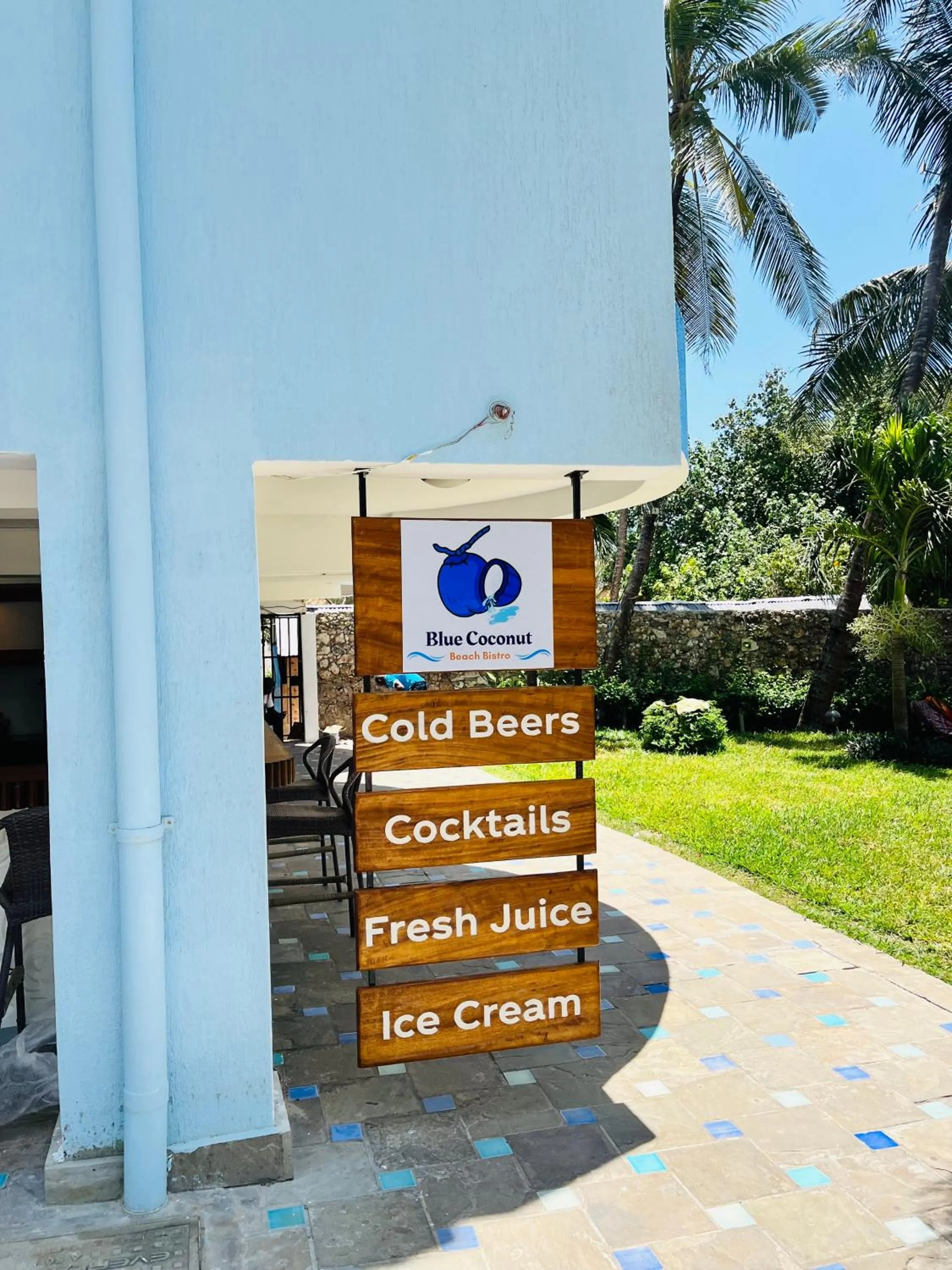 Restaurant/places to eat in Cowrie Shell Beach Apartments Official