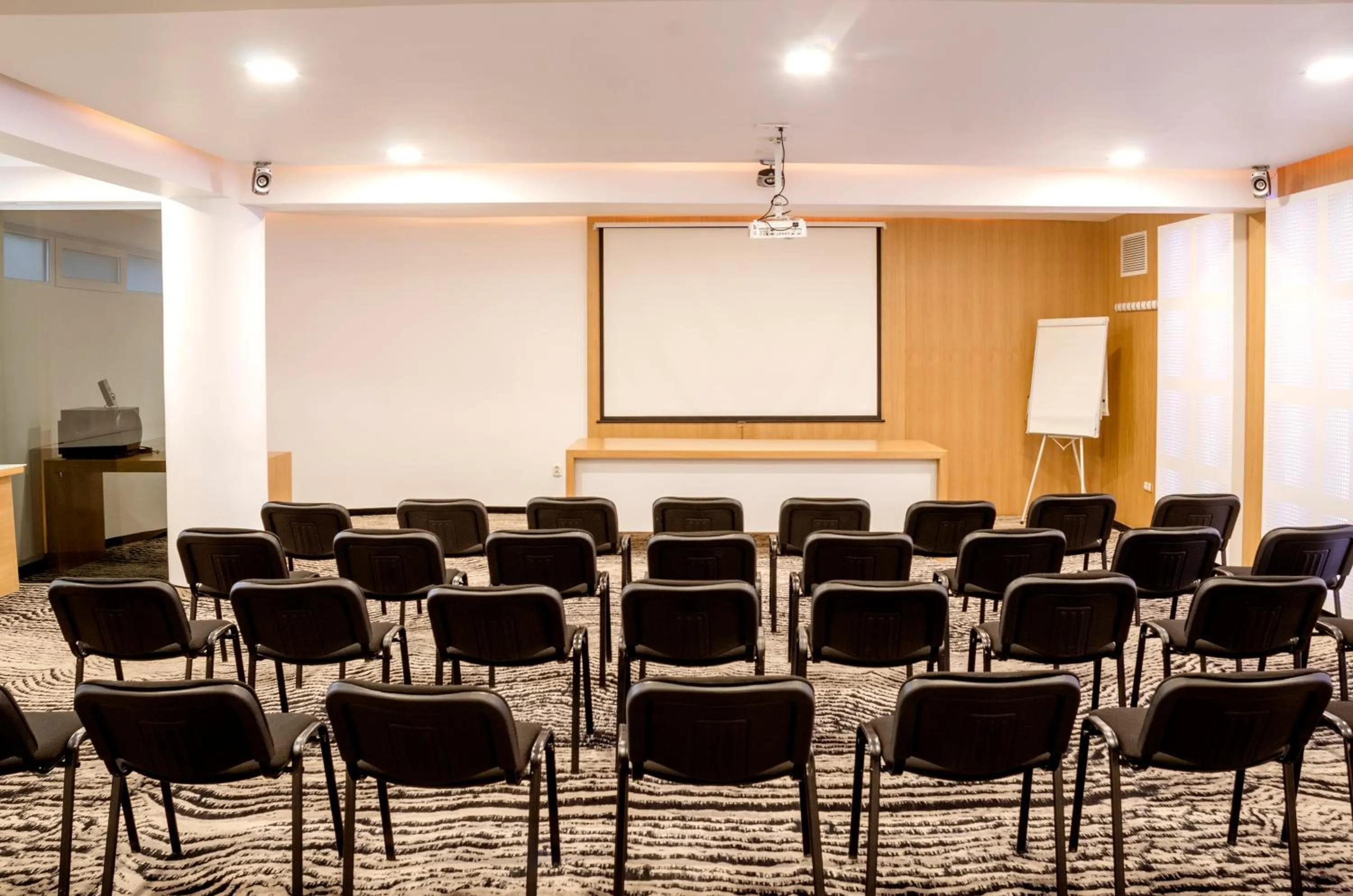 Business facilities in Hotel River Park