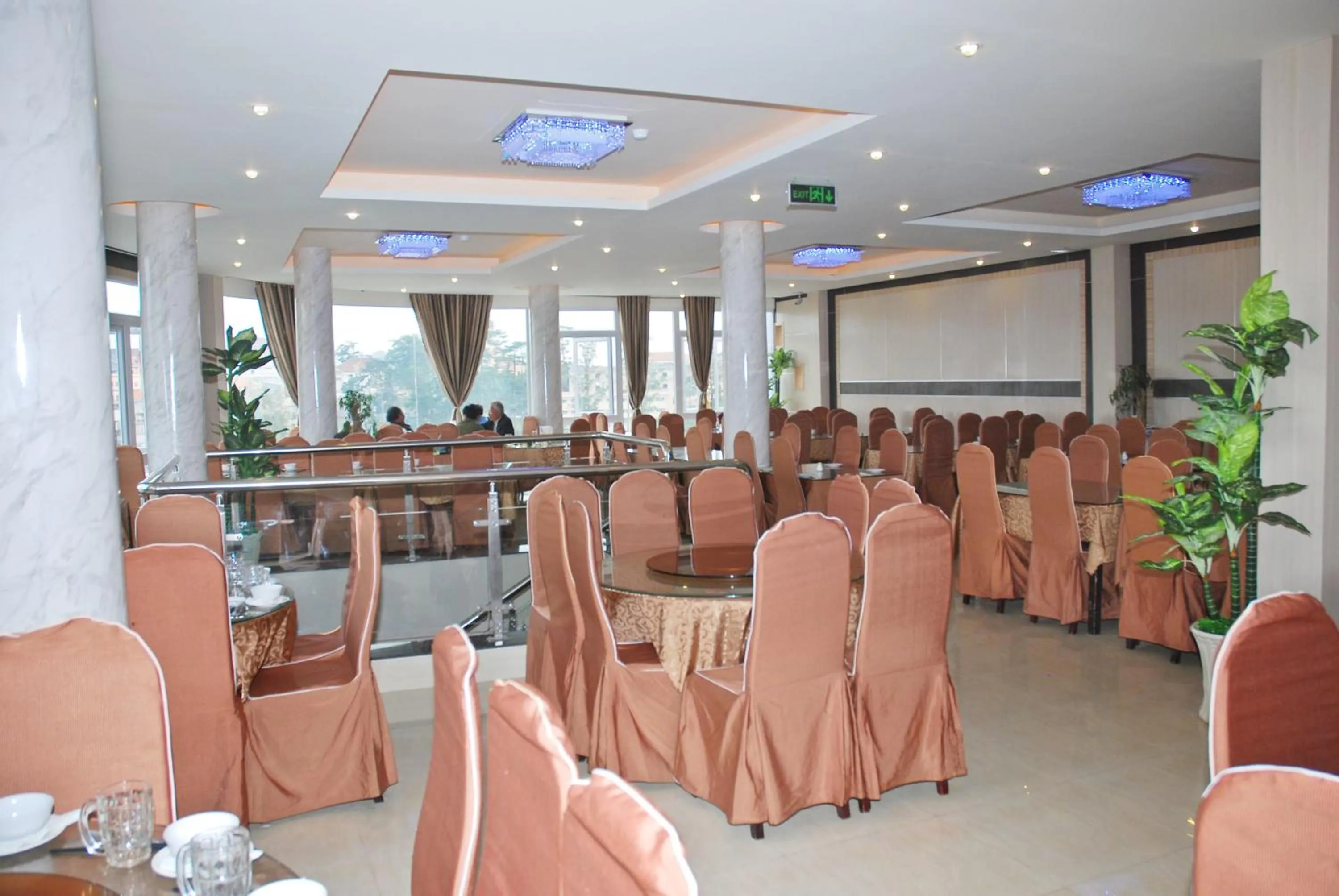 Restaurant/places to eat in Mountain Town Hotel