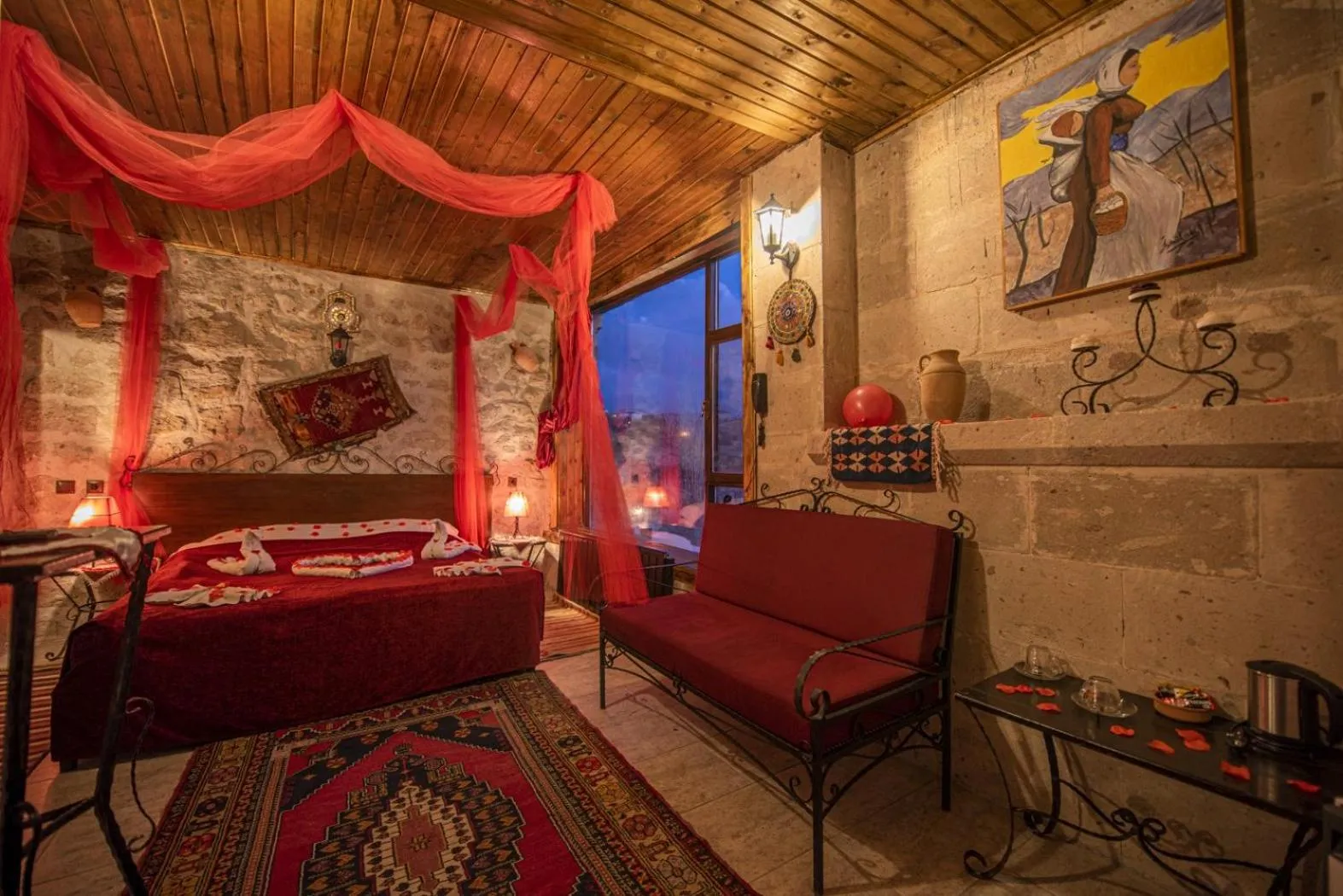 Living room, Bed in Kapadokya Ihlara Konakları Otel Akinci Konagi