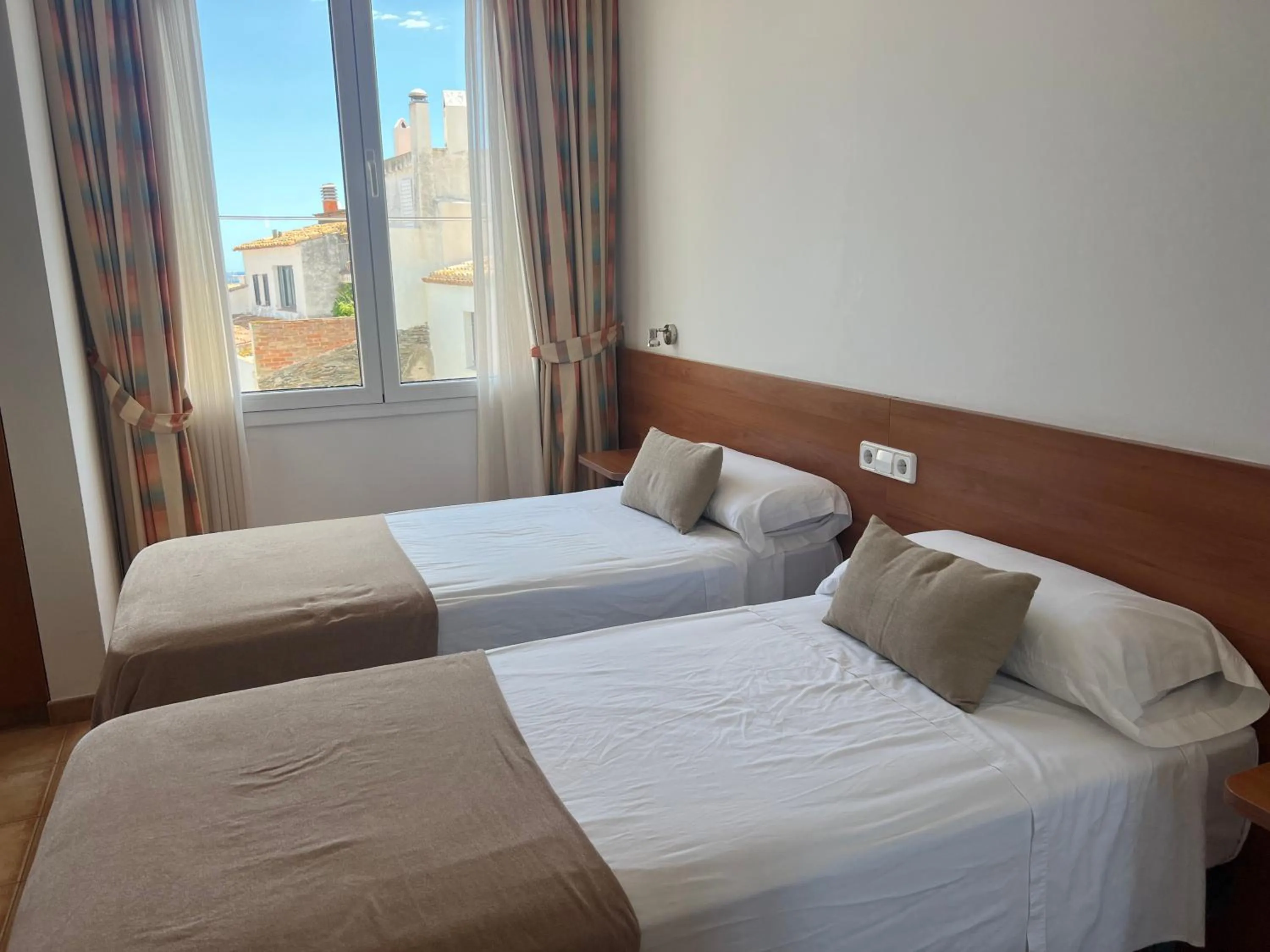 Bedroom, Bed in Vehí