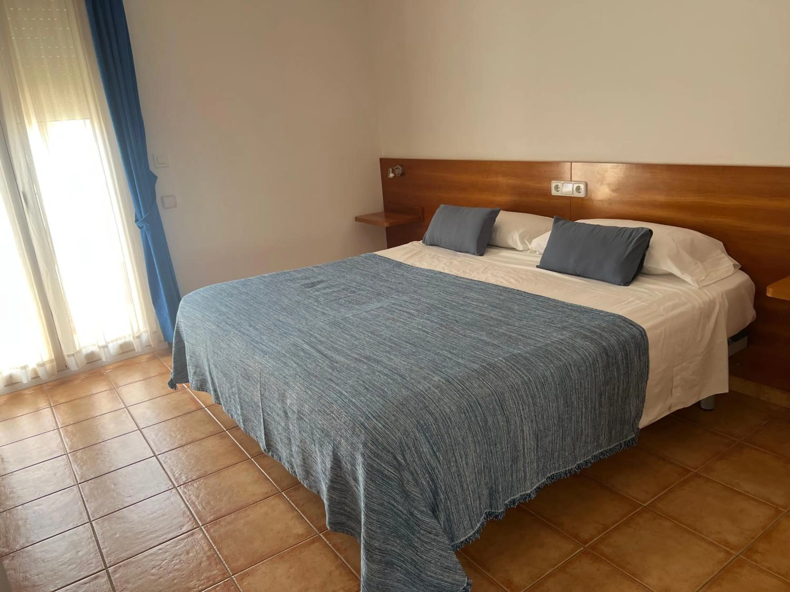 Bedroom, Bed in Vehí