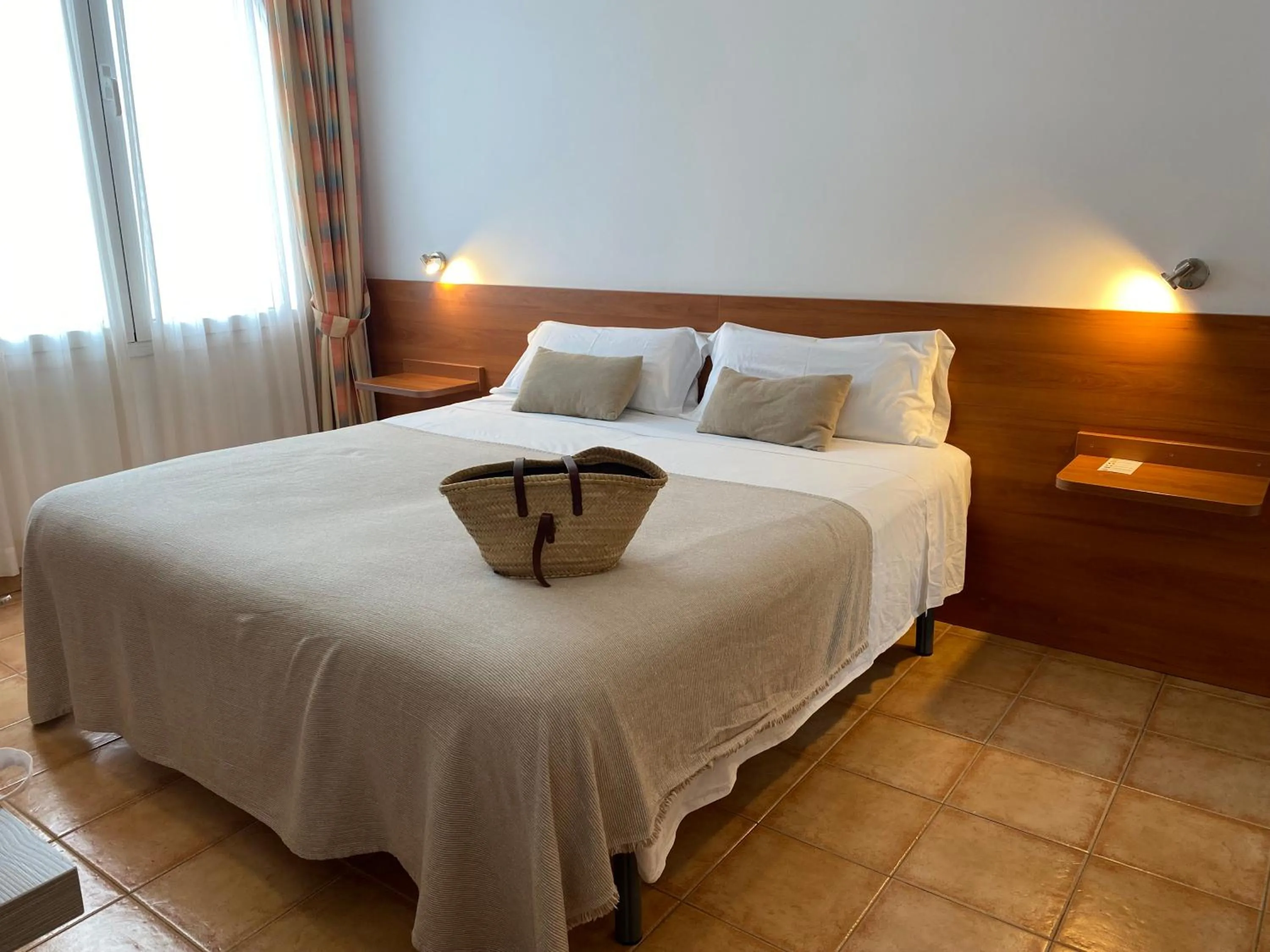 Bedroom, Bed in Vehí