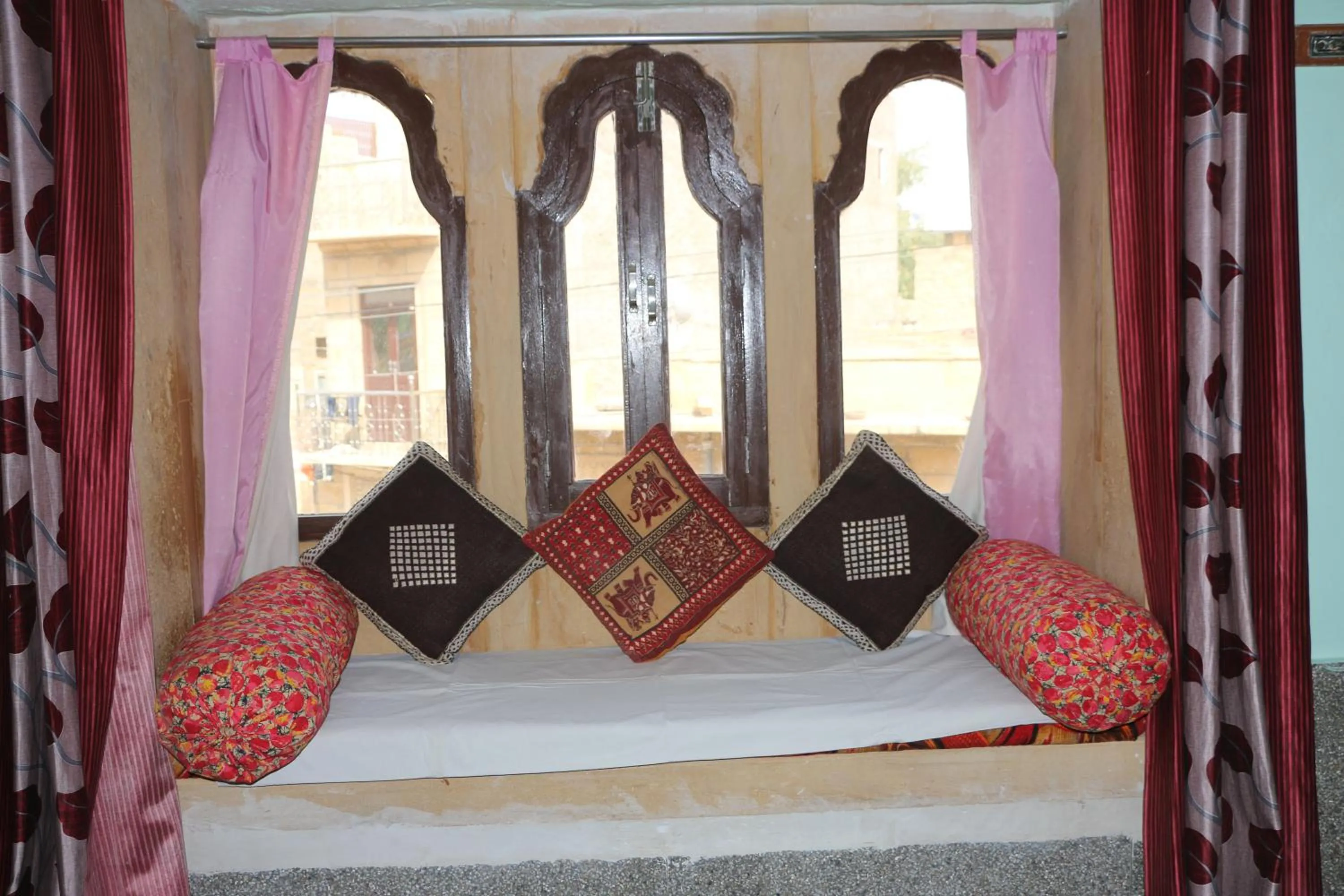 Bed in Ratan Hostel