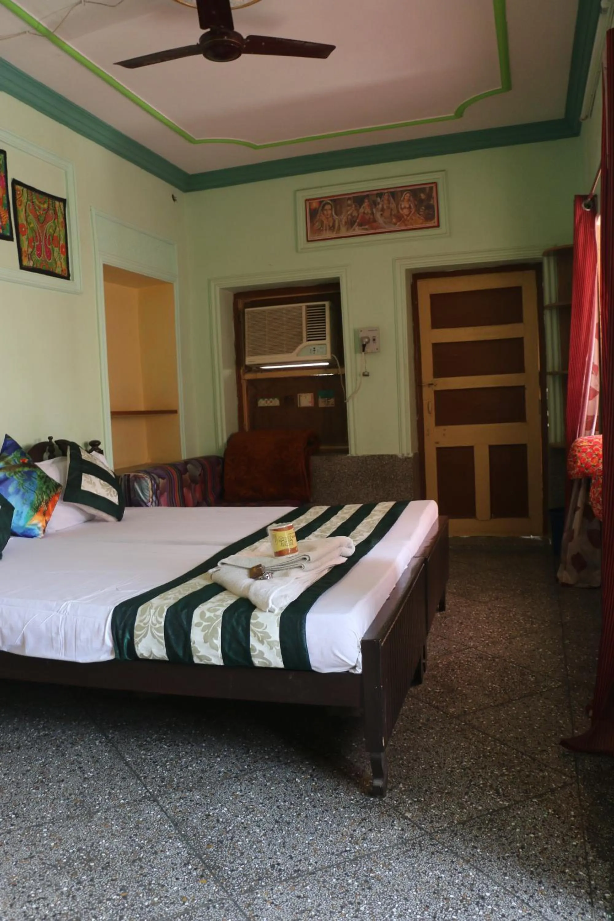 Bed in Ratan Hostel
