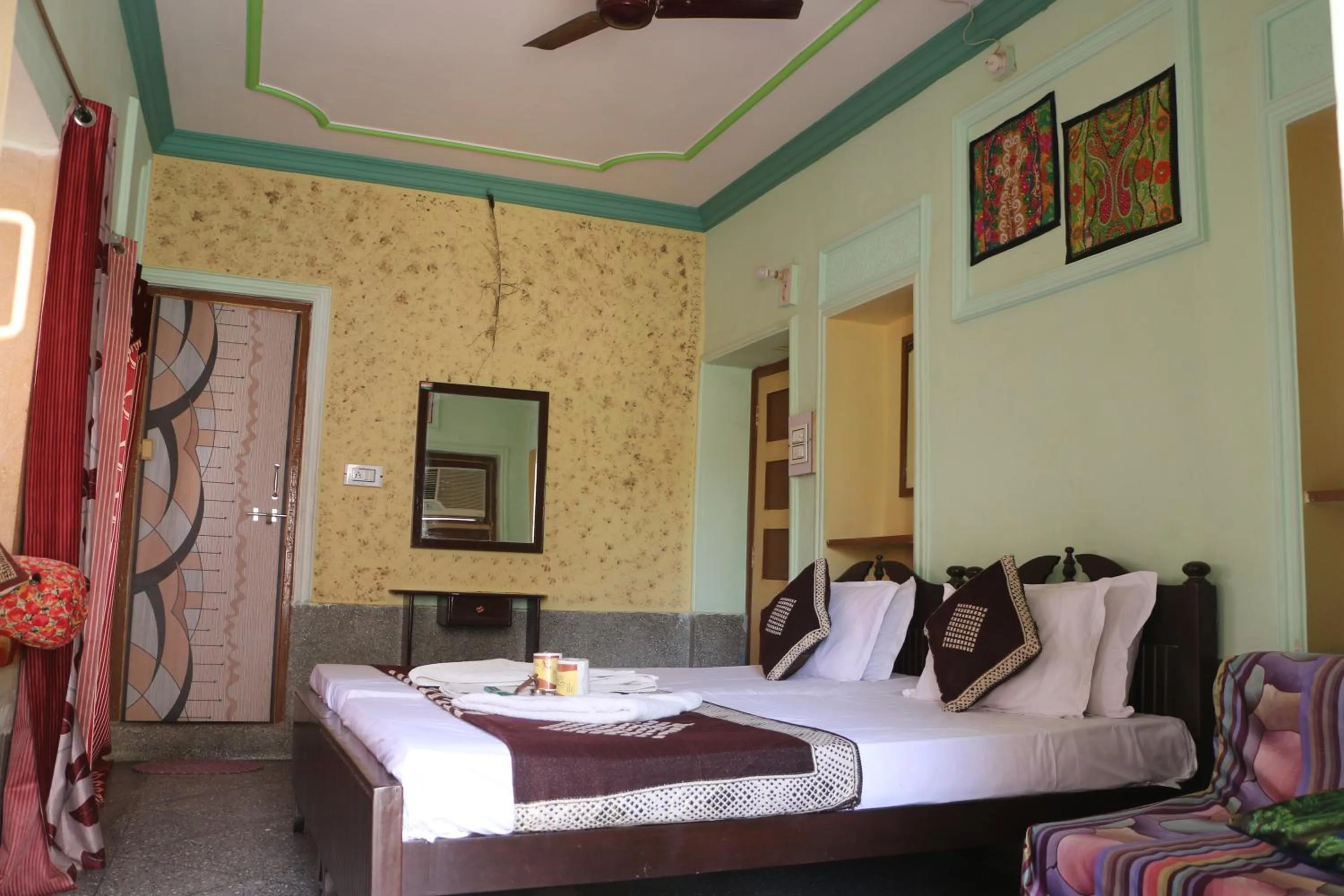 Bed in Ratan Hostel