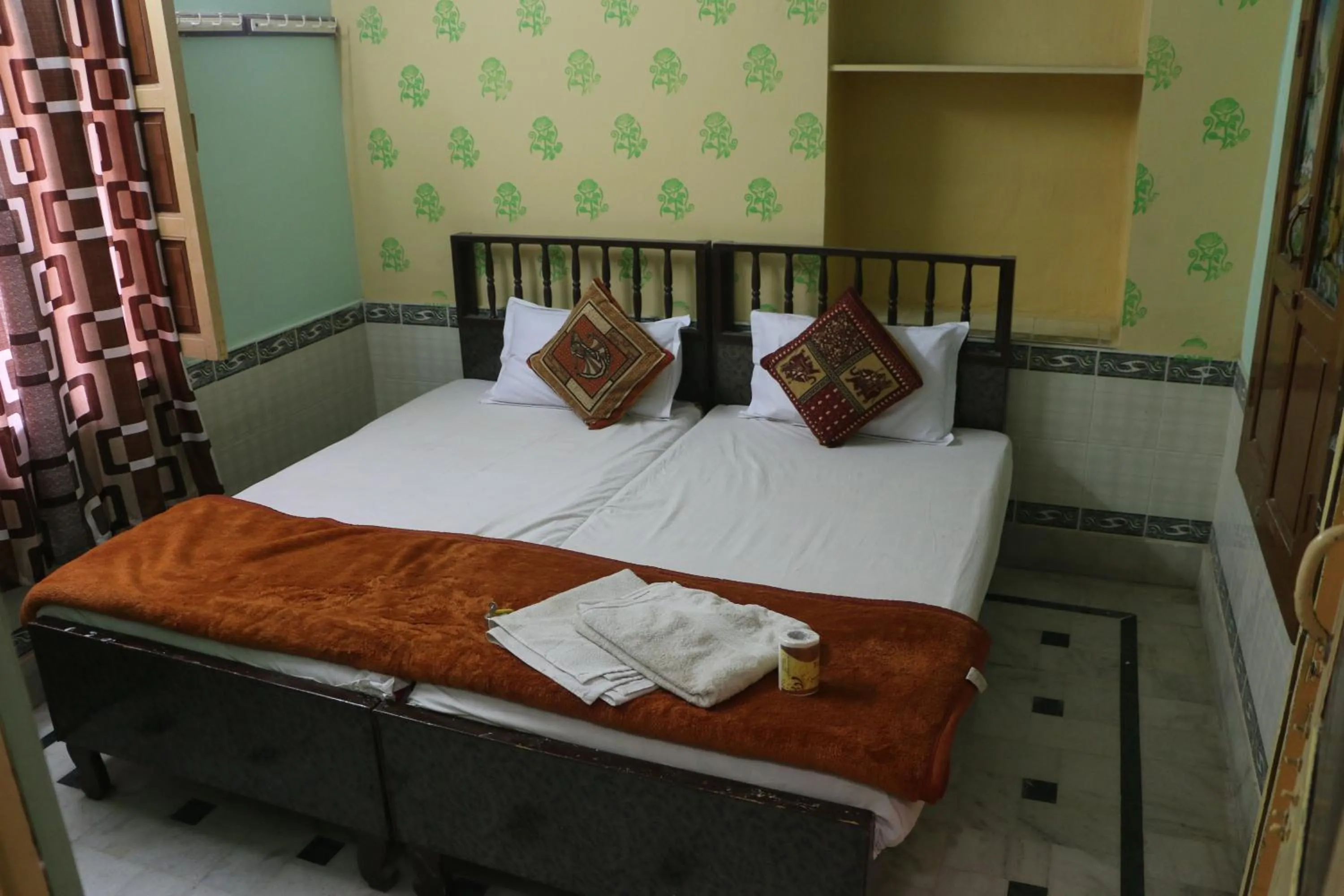 Bed in Ratan Hostel