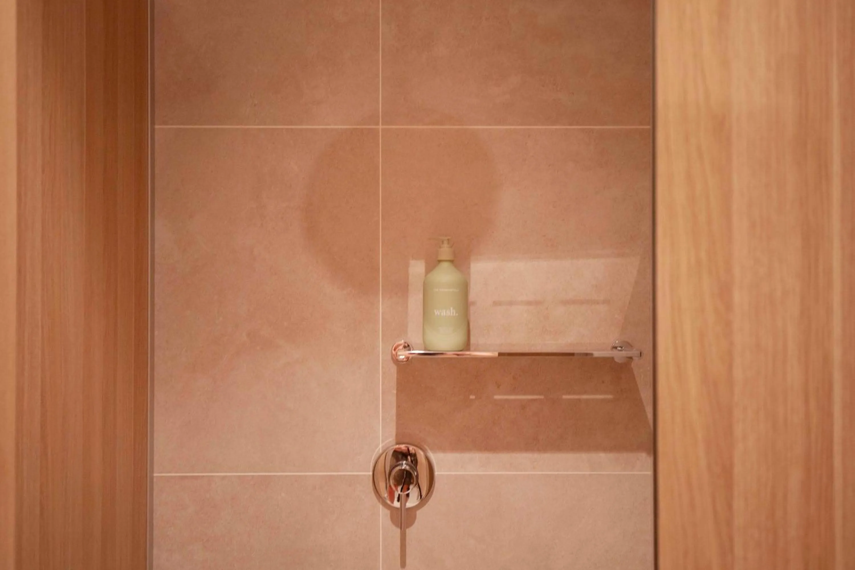 Shower in Little Drifter Cairns