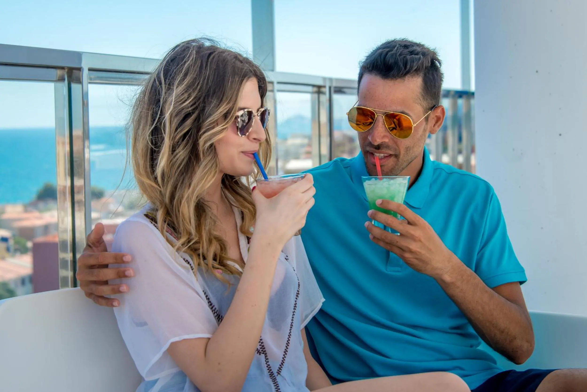 Lounge or bar in Hotel RH Vinaros Playa & Spa 4* Sup