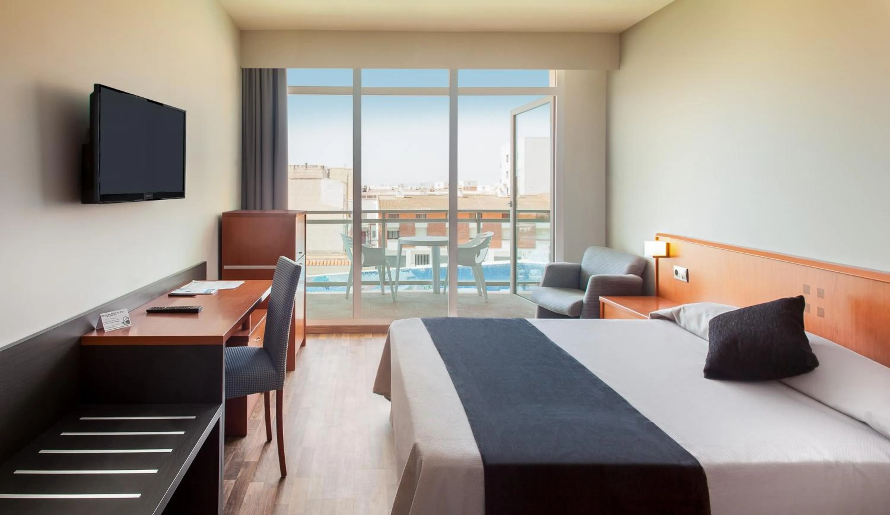 Bedroom, Bed in Hotel RH Vinaros Playa & Spa 4* Sup