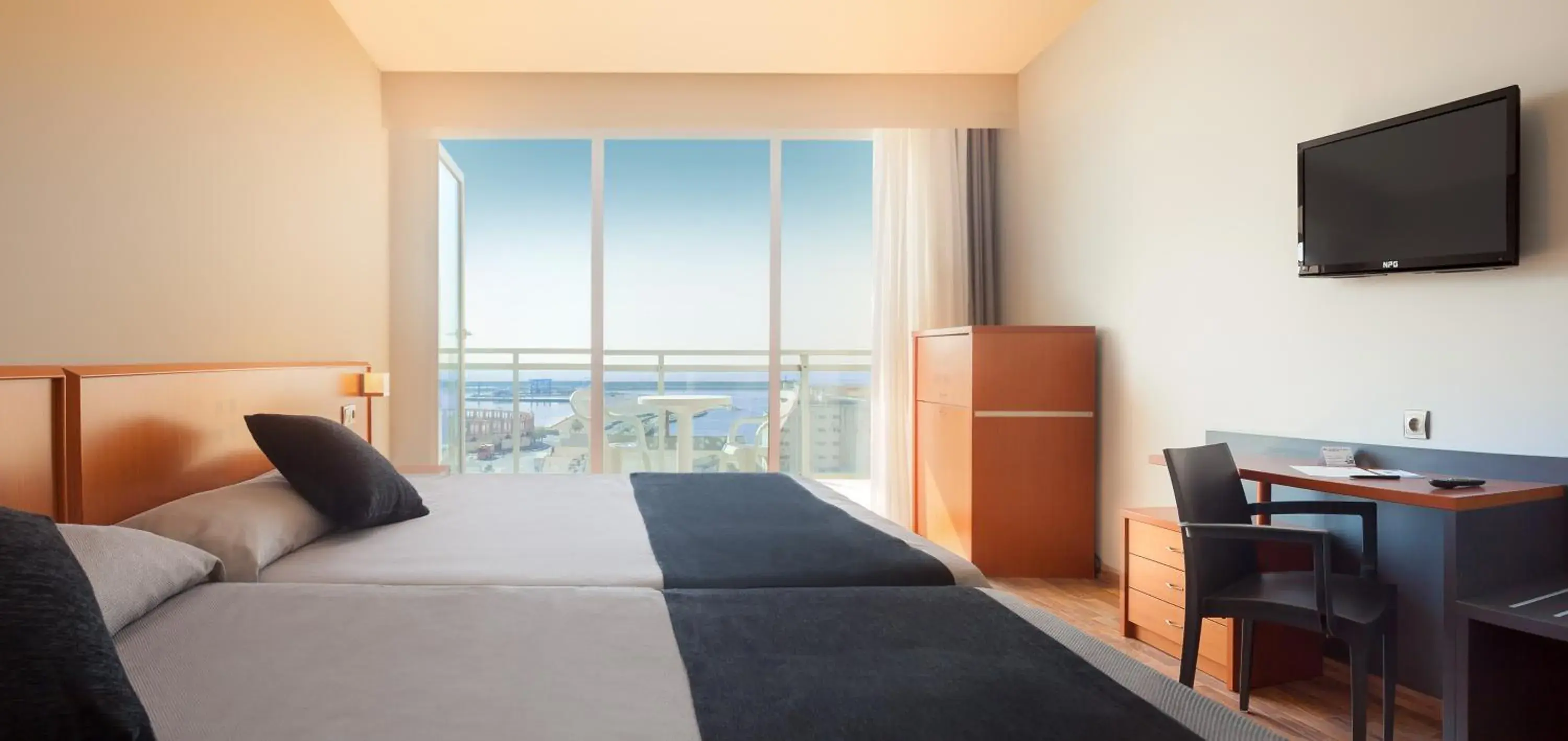 Quadruple Room with Terrace (2 Adults + 2 Children) in Hotel RH Vinaros Playa & Spa 4* Sup Quadruple Room with Terrace (2 Adults + 2 Children) in Hotel RH Vinaros Playa & Spa 4* Sup