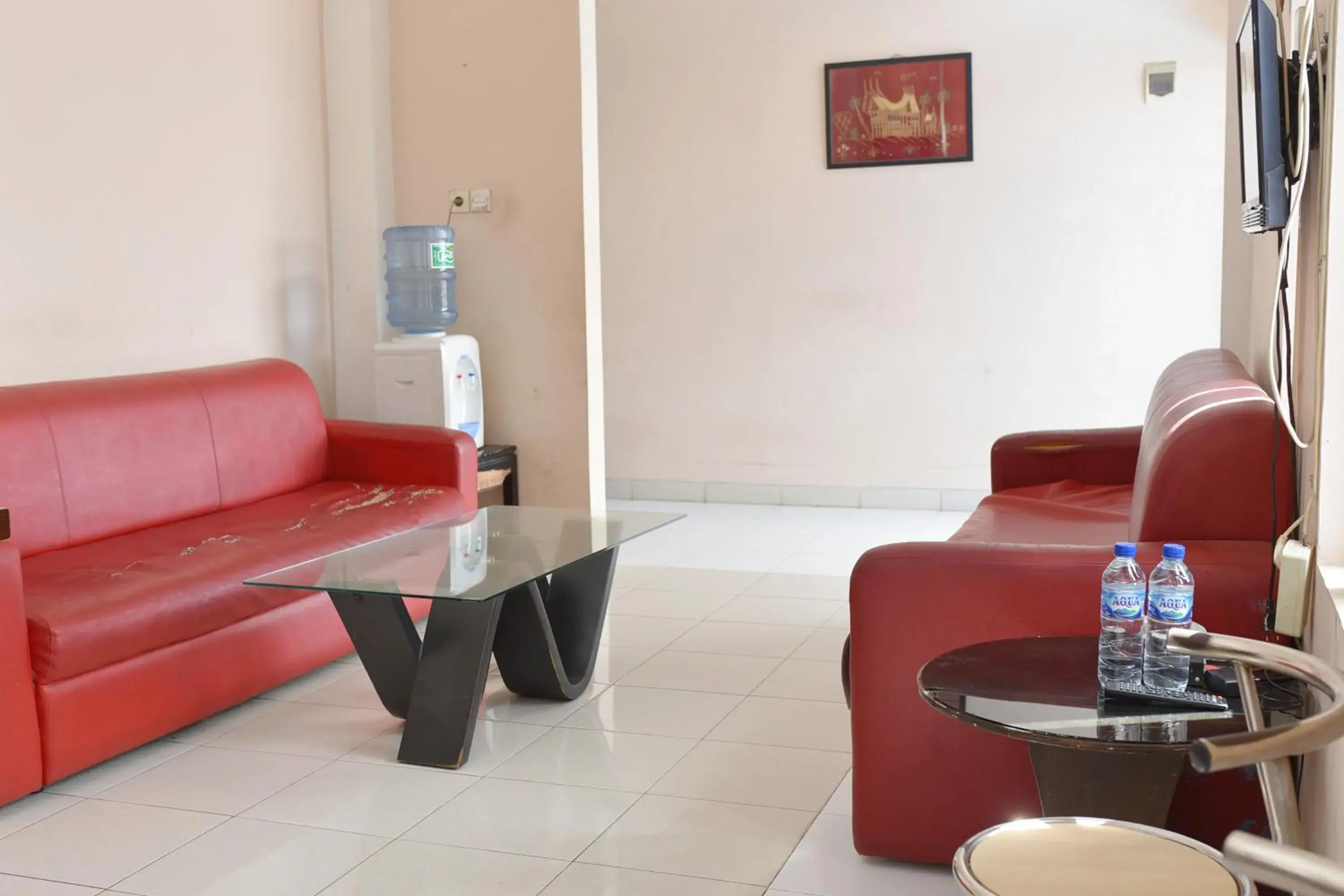 Lobby or reception in Al-Ghani Syariah Mitra RedDoorz Lobby or reception in Al-Ghani Syariah Mitra RedDoorz