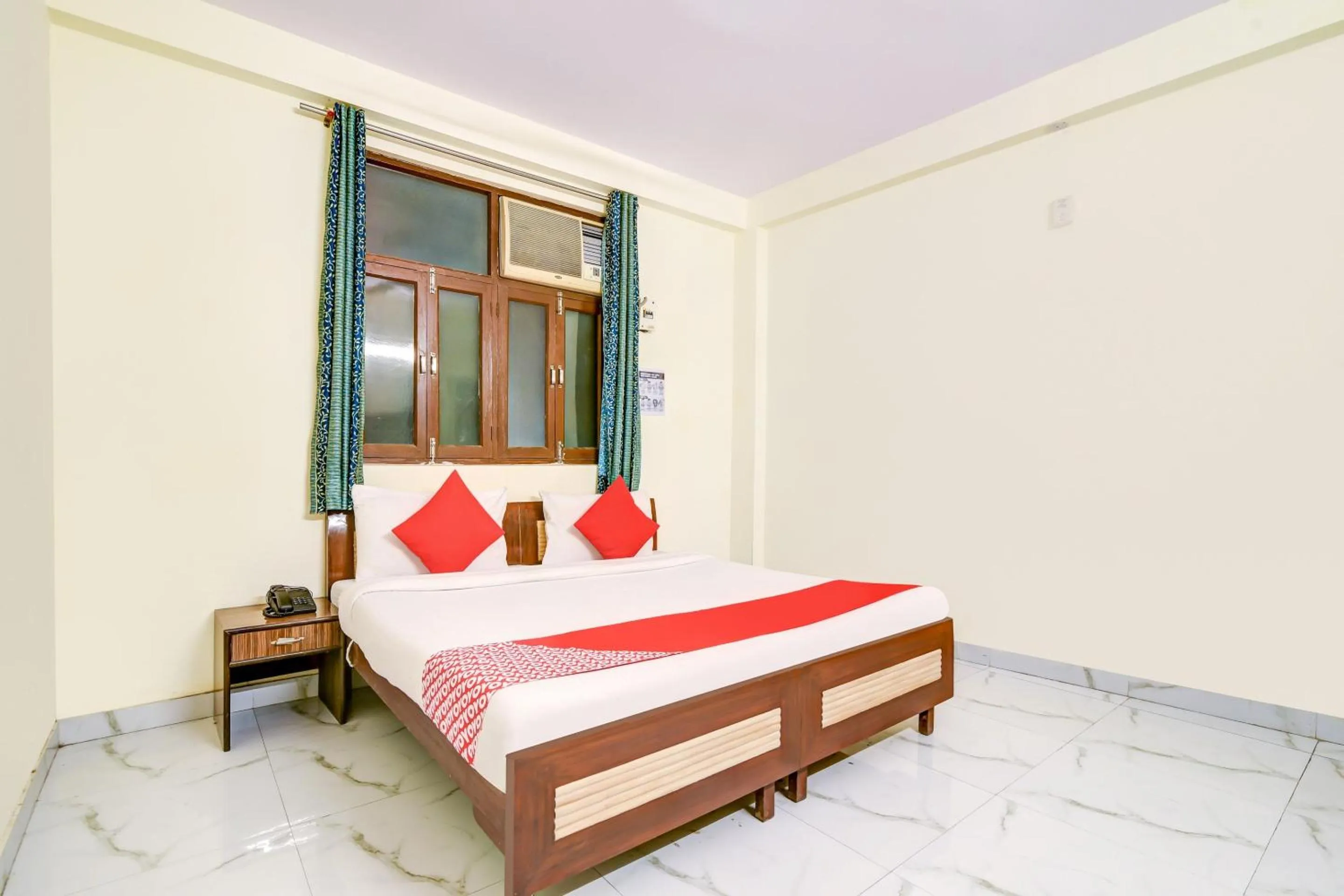 Bedroom, Bed in Hotel O Vishwakarma Palace