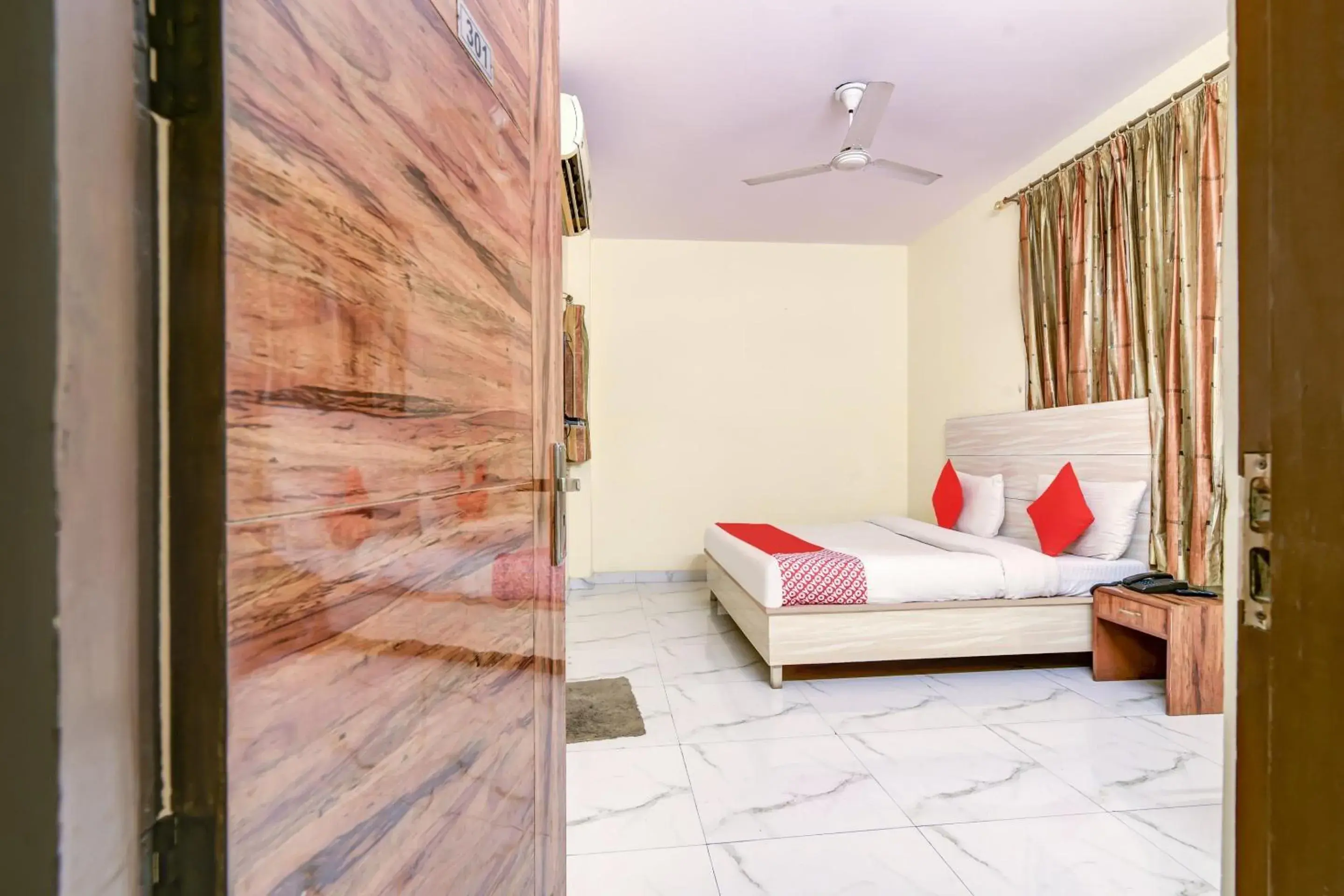 Classic Triple Room - single occupancy in Hotel O Vishwakarma Palace Classic Triple Room - single occupancy in Hotel O Vishwakarma Palace