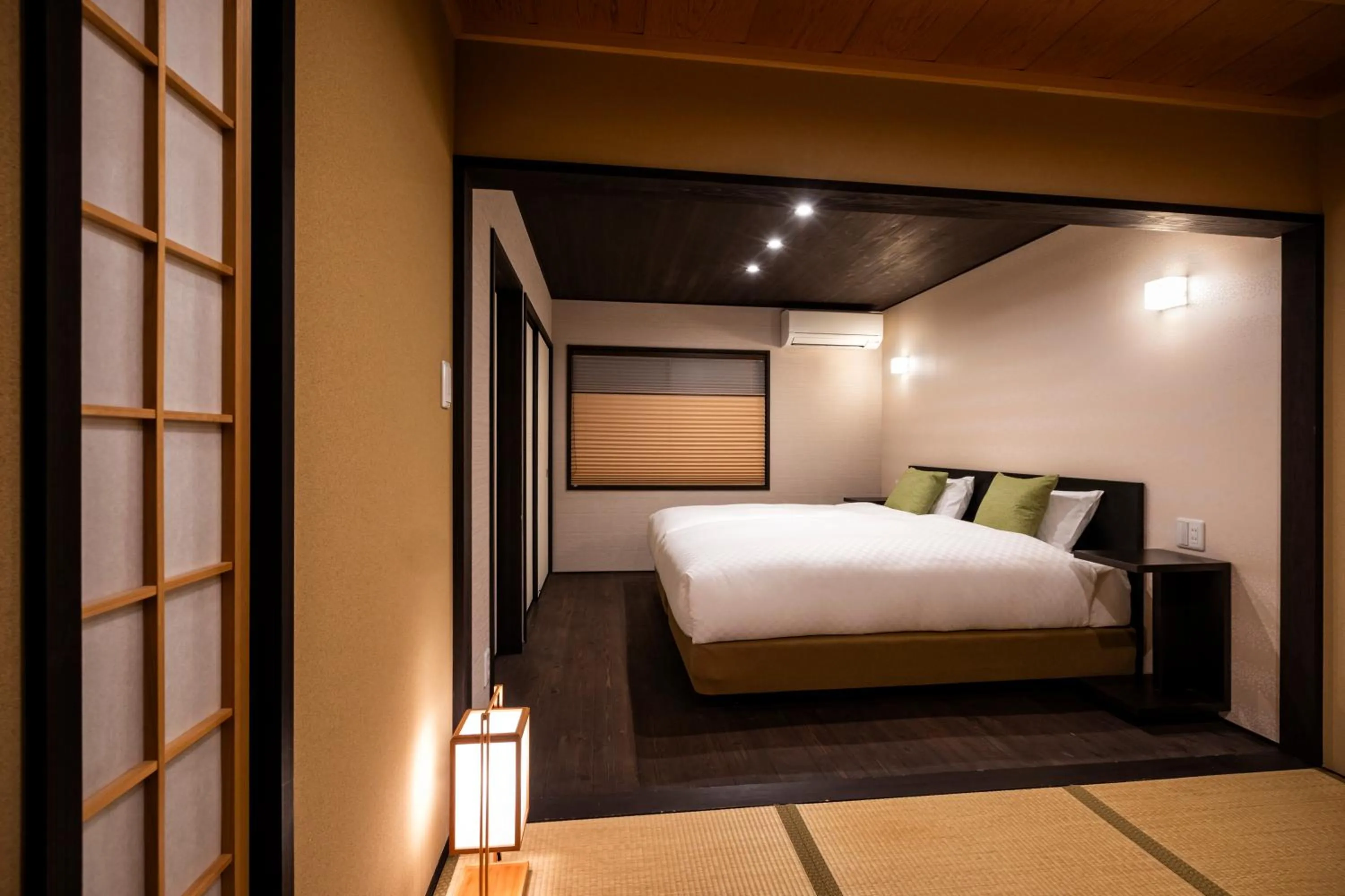 Photo of the whole room, Bed in Rinn Hanayacho Asagiri