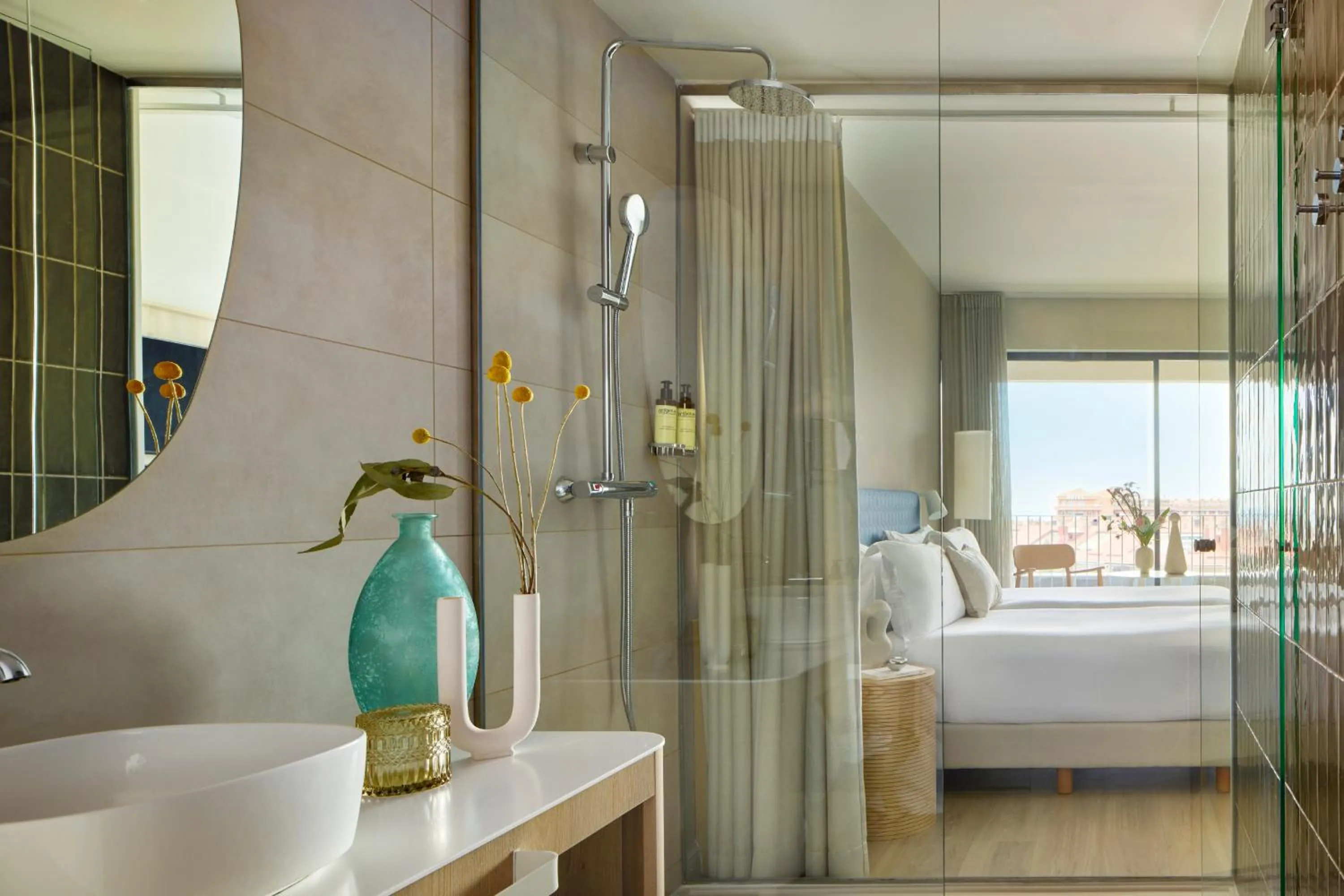 Bathroom, Bed in ME Sitges Terramar