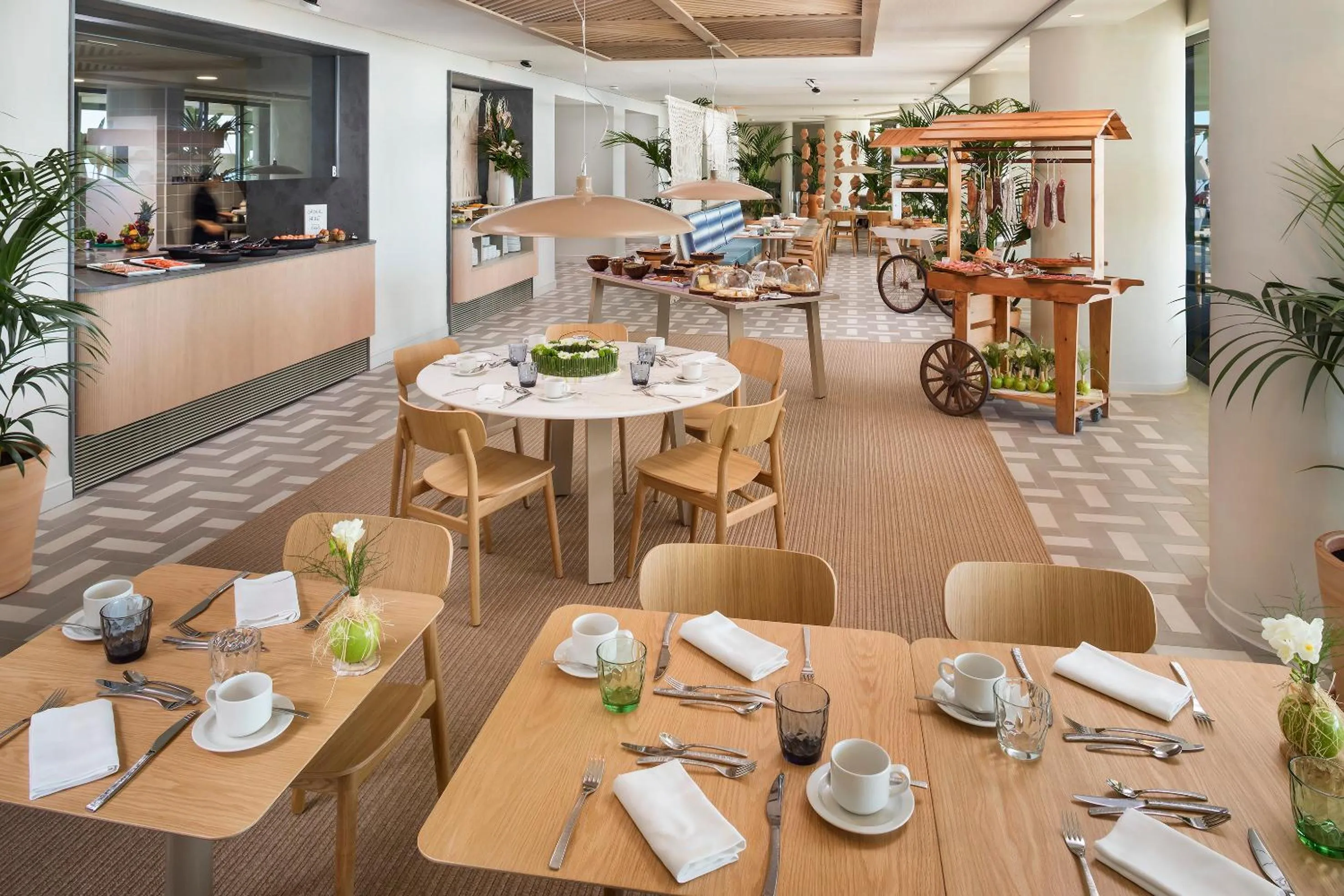 Restaurant/places to eat in ME Sitges Terramar