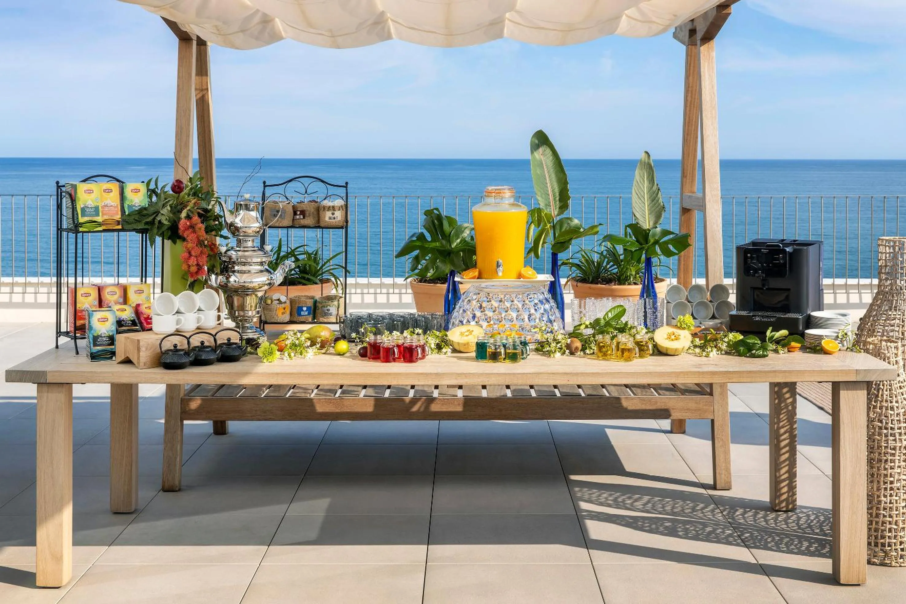 Food and drinks in ME Sitges Terramar