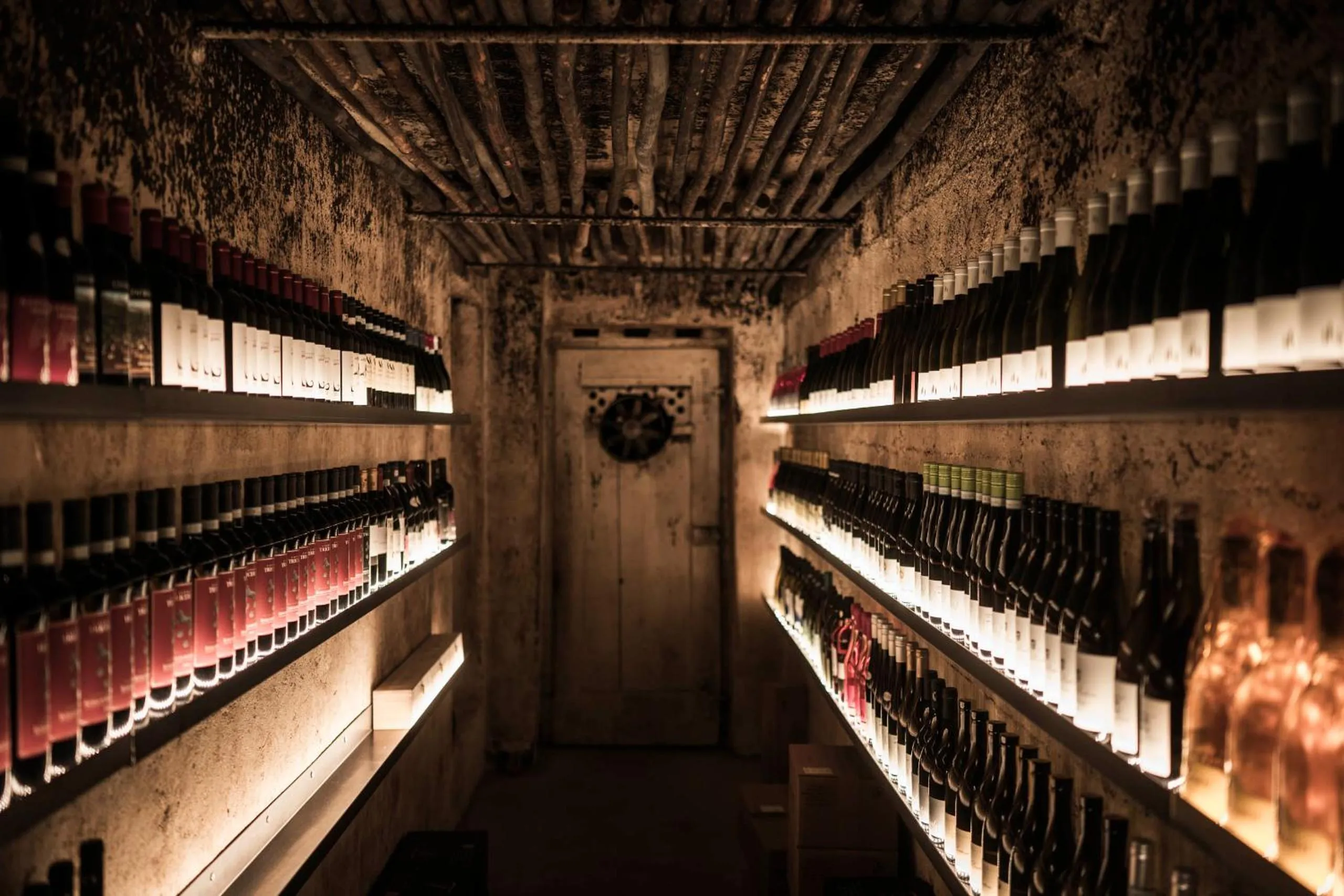 Lounge or bar in Presulis Hideaway Apartments & Restaurant